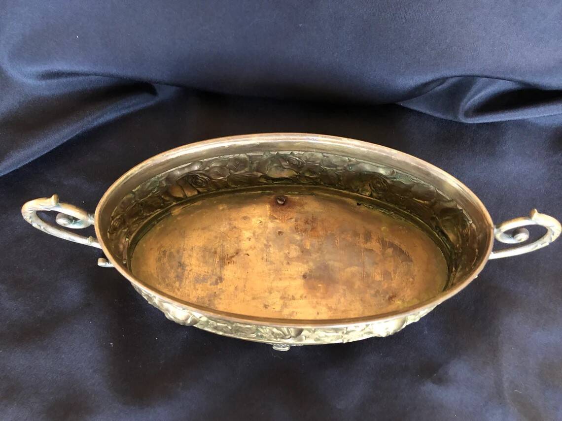Table planter in embossed brass with floral motif late 19th century