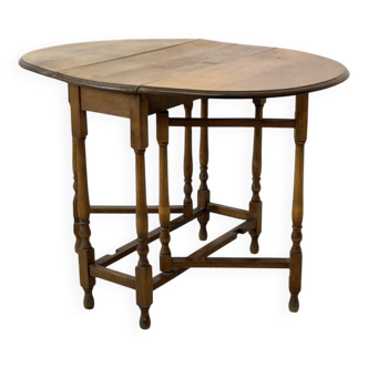 Oval oak Gate-Leg table with drop-leaves, England, 19th century