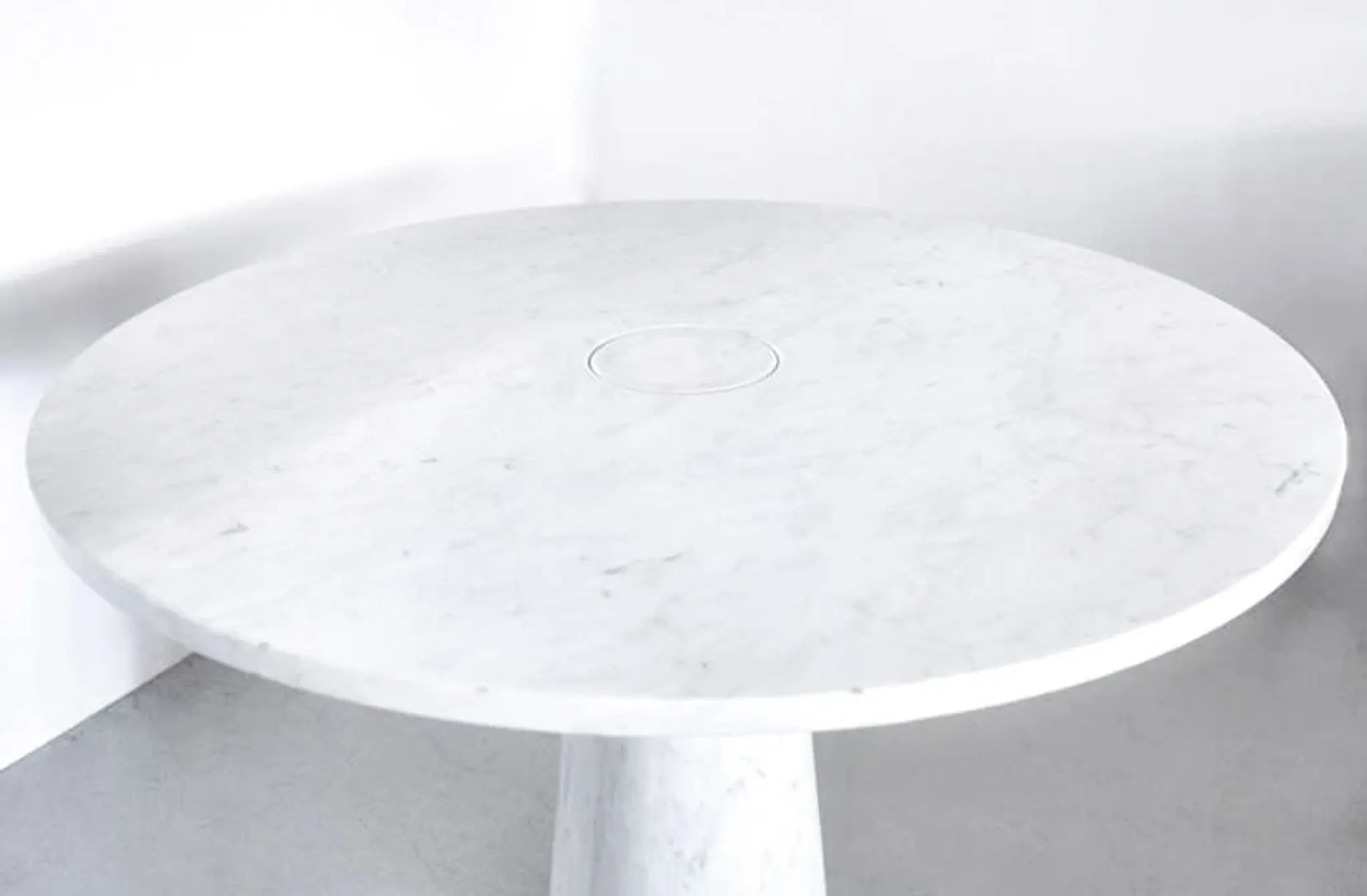 Eros table by Angelo Mangiarotti – White Carrara marble, 1970s