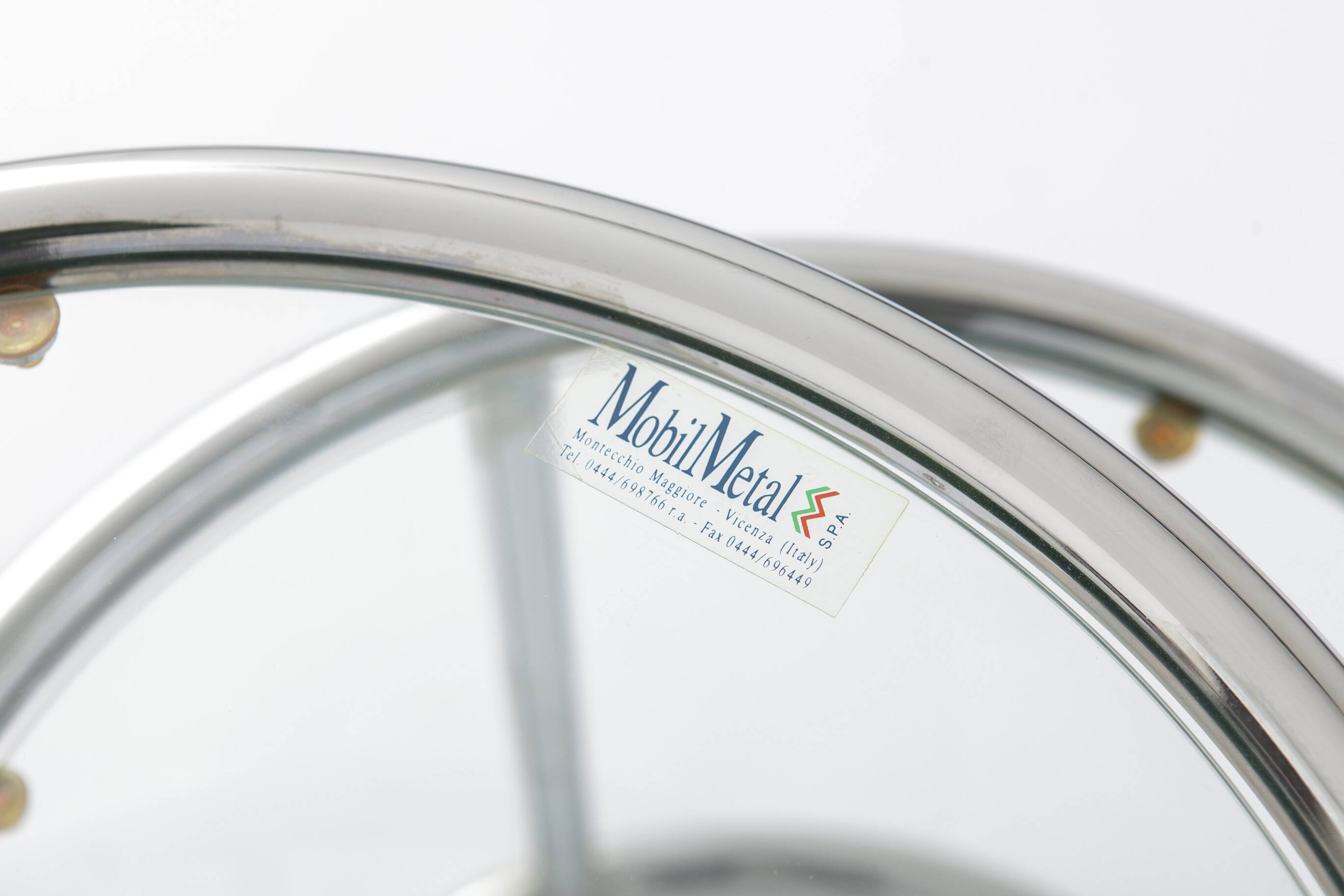Table d'appoint vintage en chrome et verre, Allemagne années 1970, style mid-century moderne ronde.