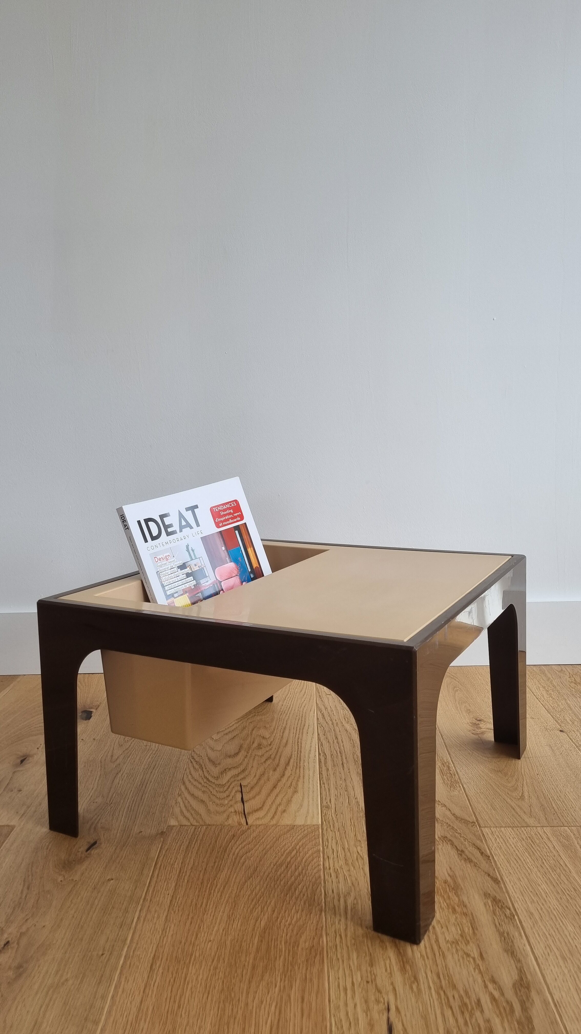 Flair coffee table