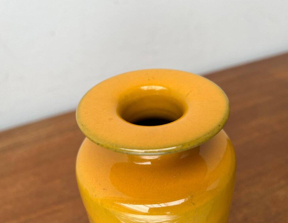 Minimalist vase from a German studio from the mid-century, pottery by BKW Böttger Keramik Wandsbek, Hamburg, 1960s.