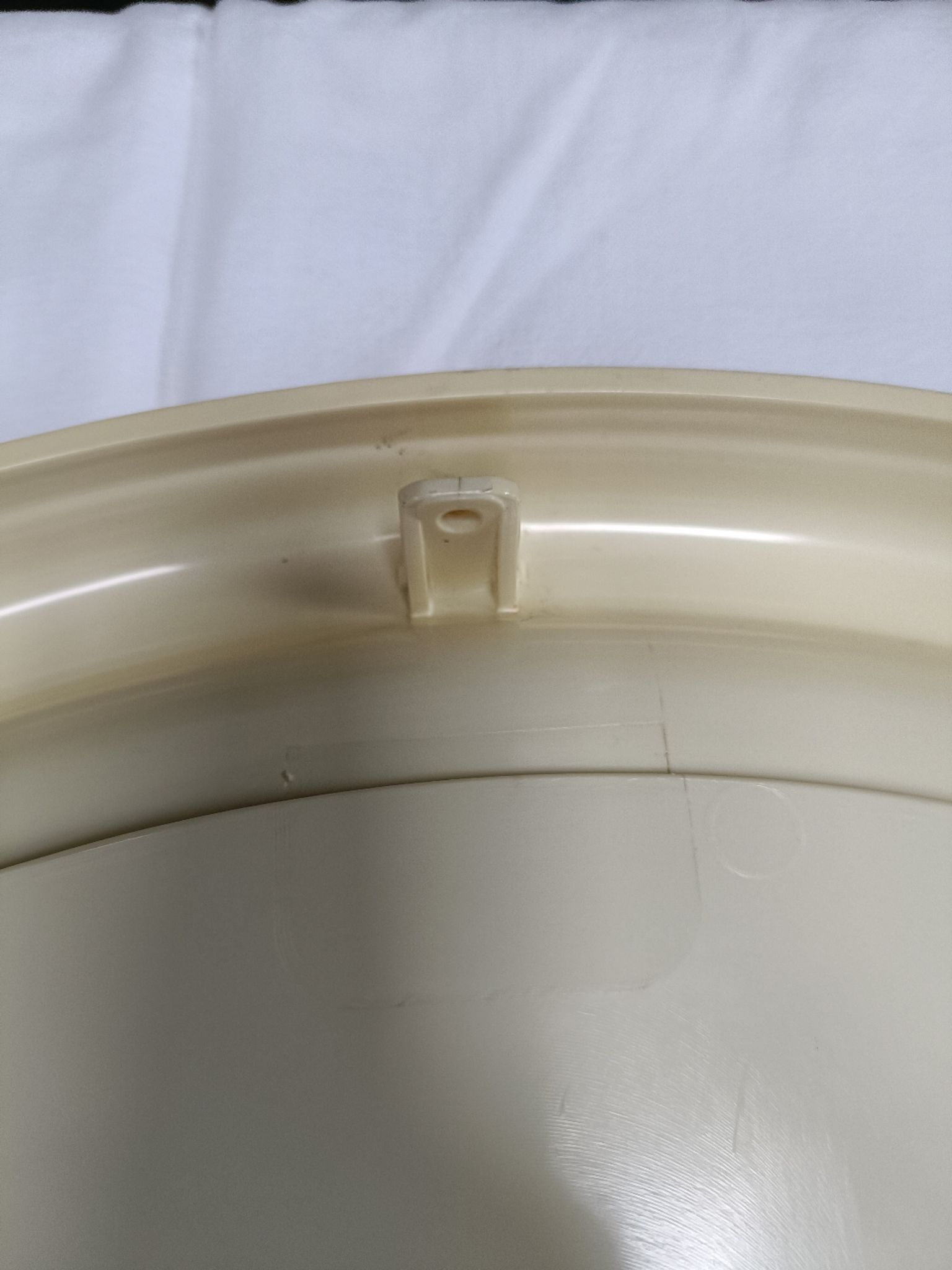 Round mirror in cream plastic, French house Syla, 70s