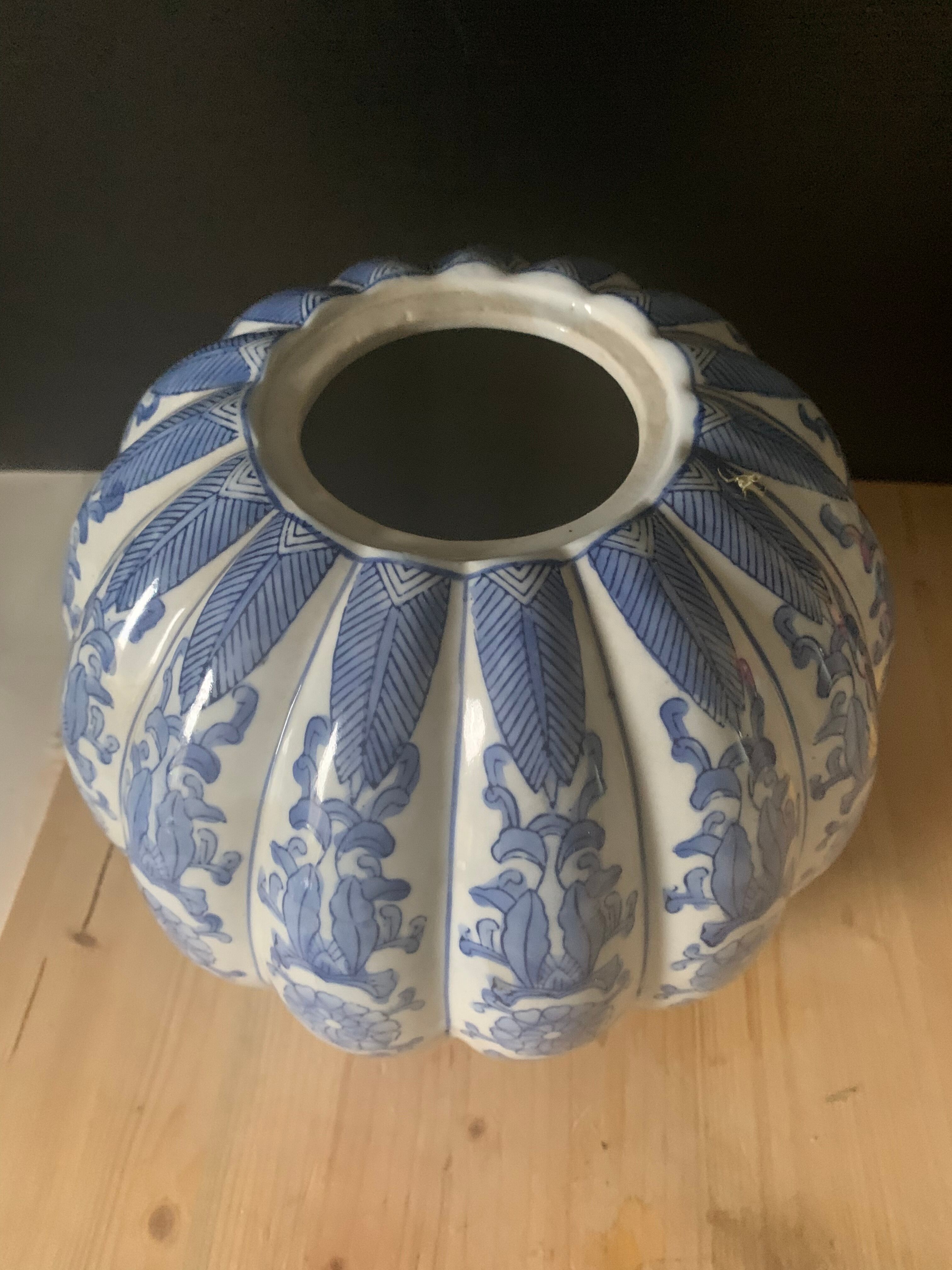 Chinese round vase