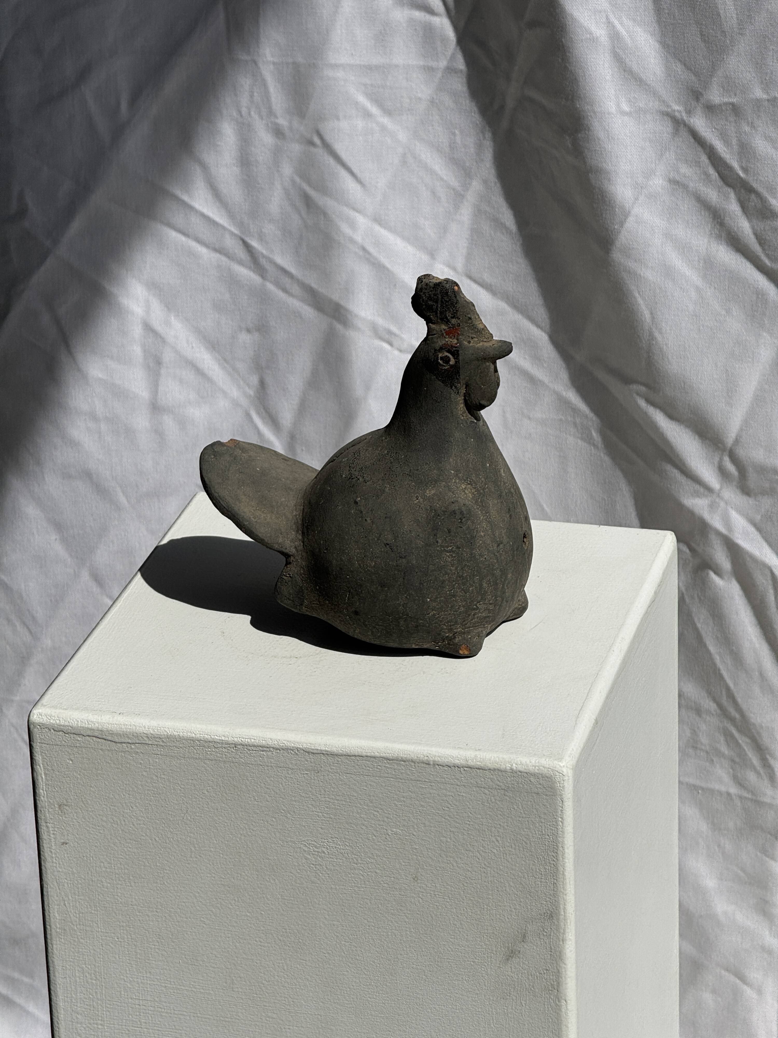 Petite poule en terre cuite, travail artisanal indonésien ancien H18