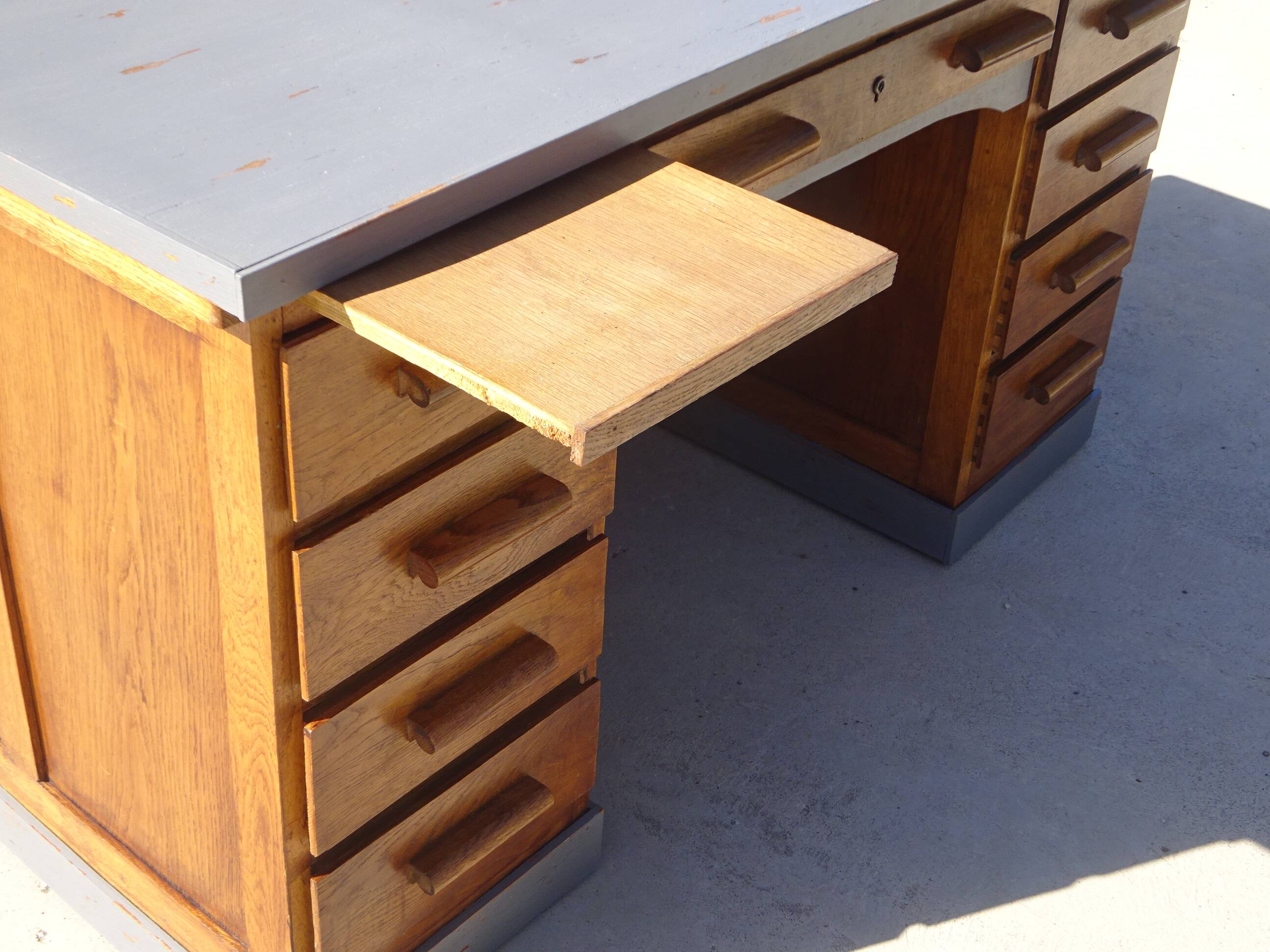 American desk, 9 drawers