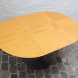 Postmodern round extendable dining table by Arnold Merckx for Arco, The Netherlands 1980s.