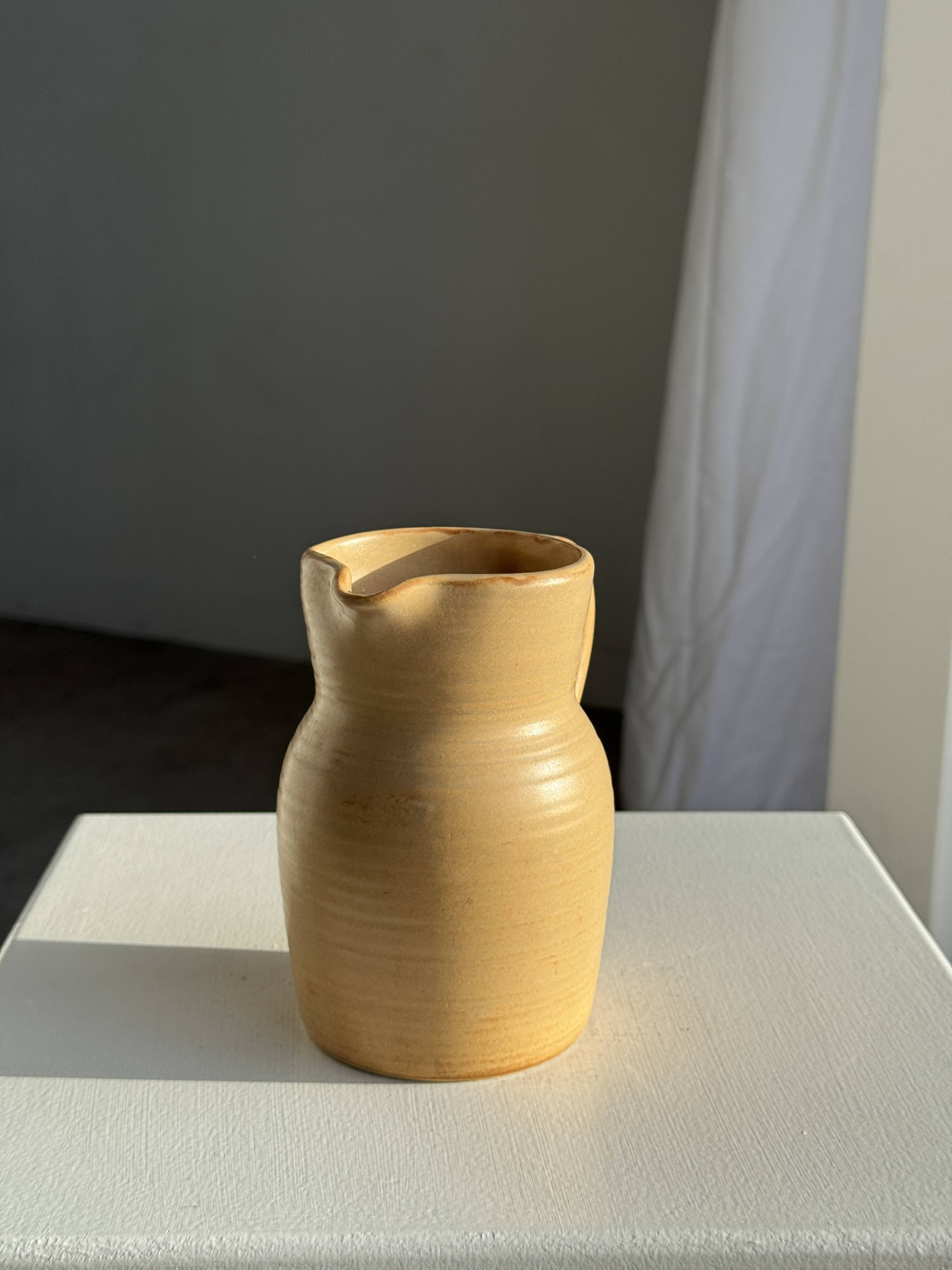 Small vintage jug engraved 50cl matte beige stoneware H14