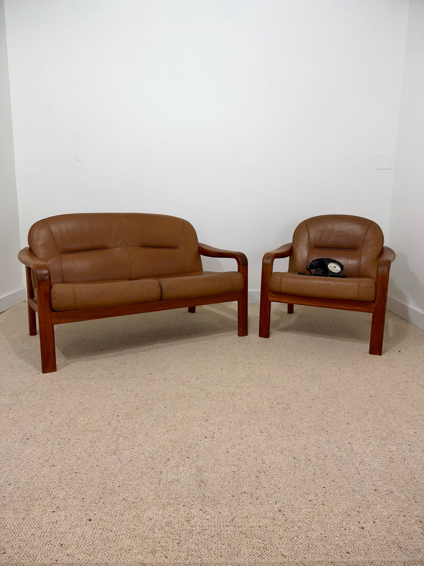 Vintage living room set – 2-seater sofa & cognac leather armchair