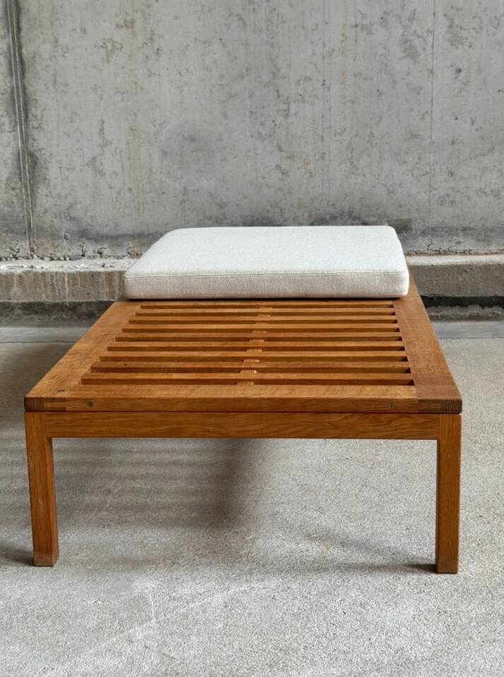 Early edition bench AT-18 by Hans J Wegner for Andreas Tuck