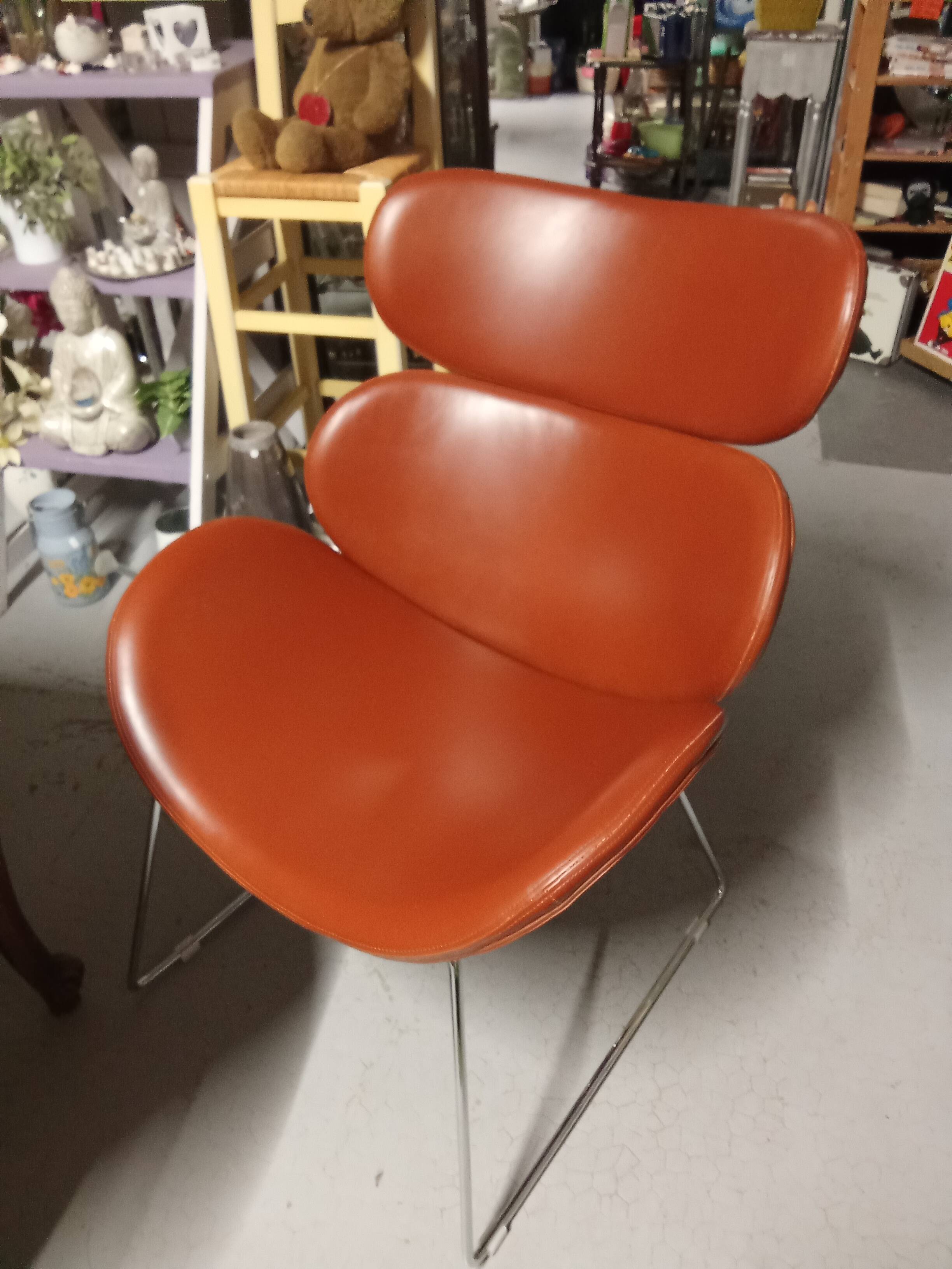 Lot de deux grands fauteuils "designer" intérieur