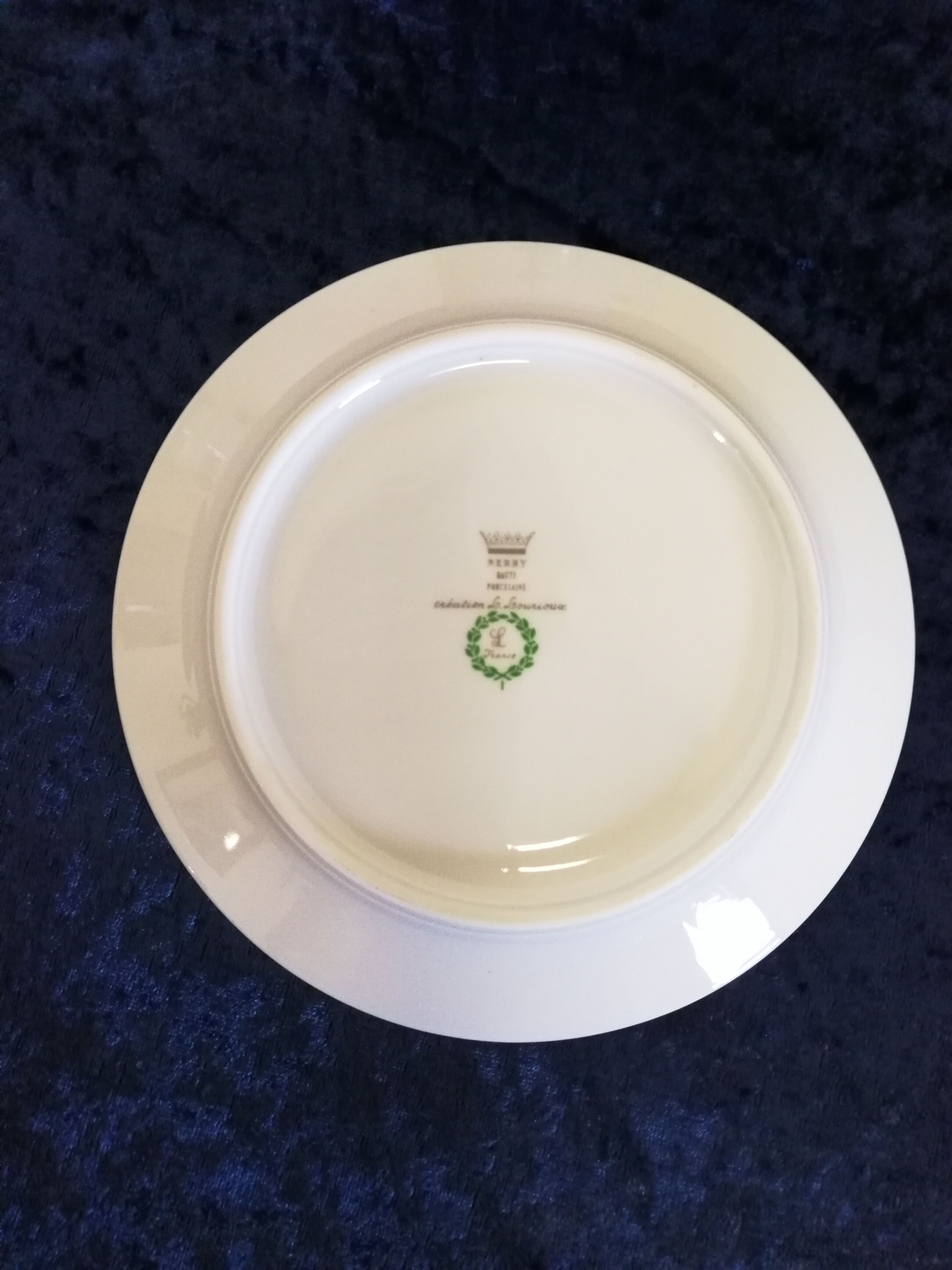 Duo of coffee cups in porcelain