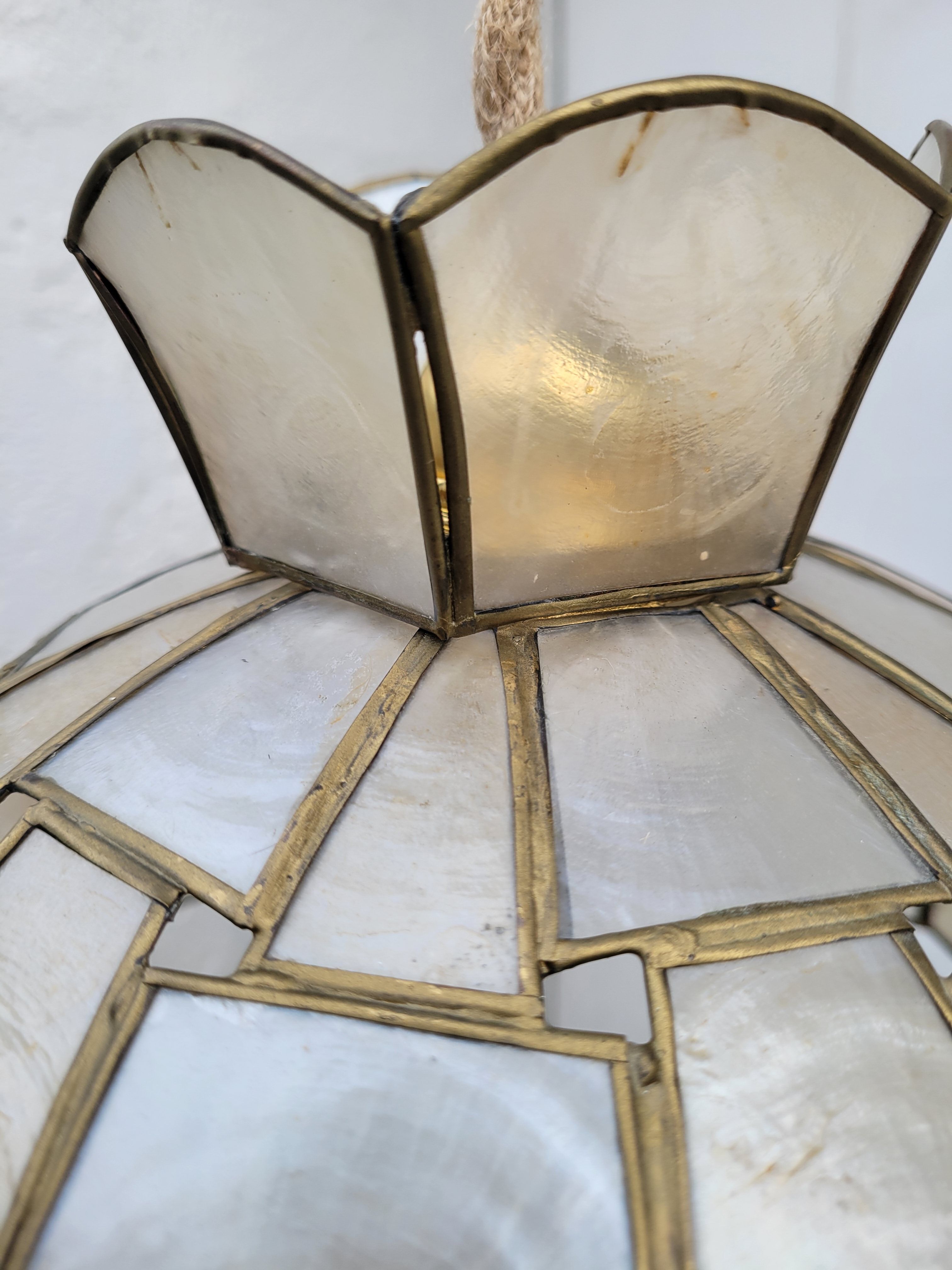 Suspension in mother-of-pearl and brass