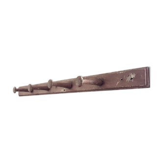 Patère bois brut rose patiné