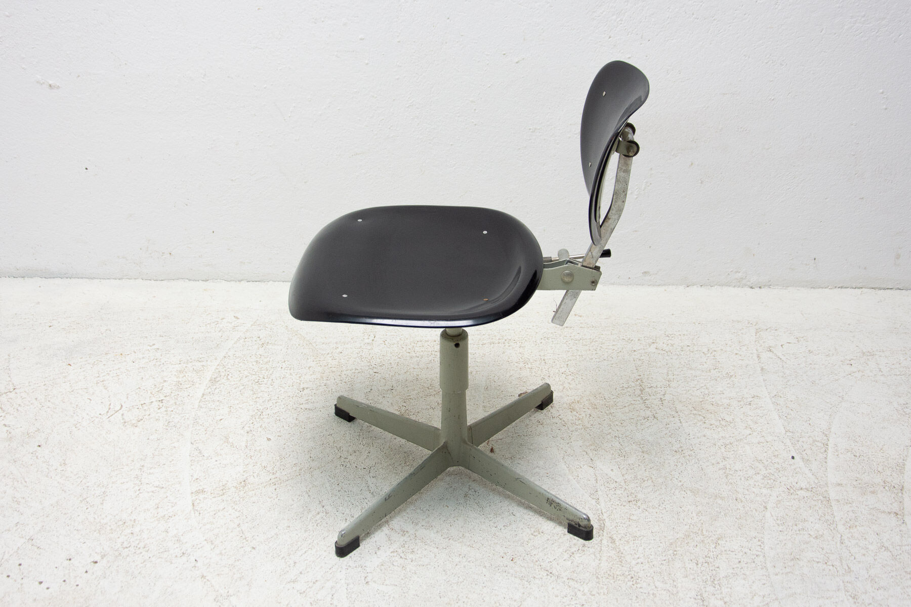 Vintage Industrial swivel work desk chair by Kovona, 1950´s