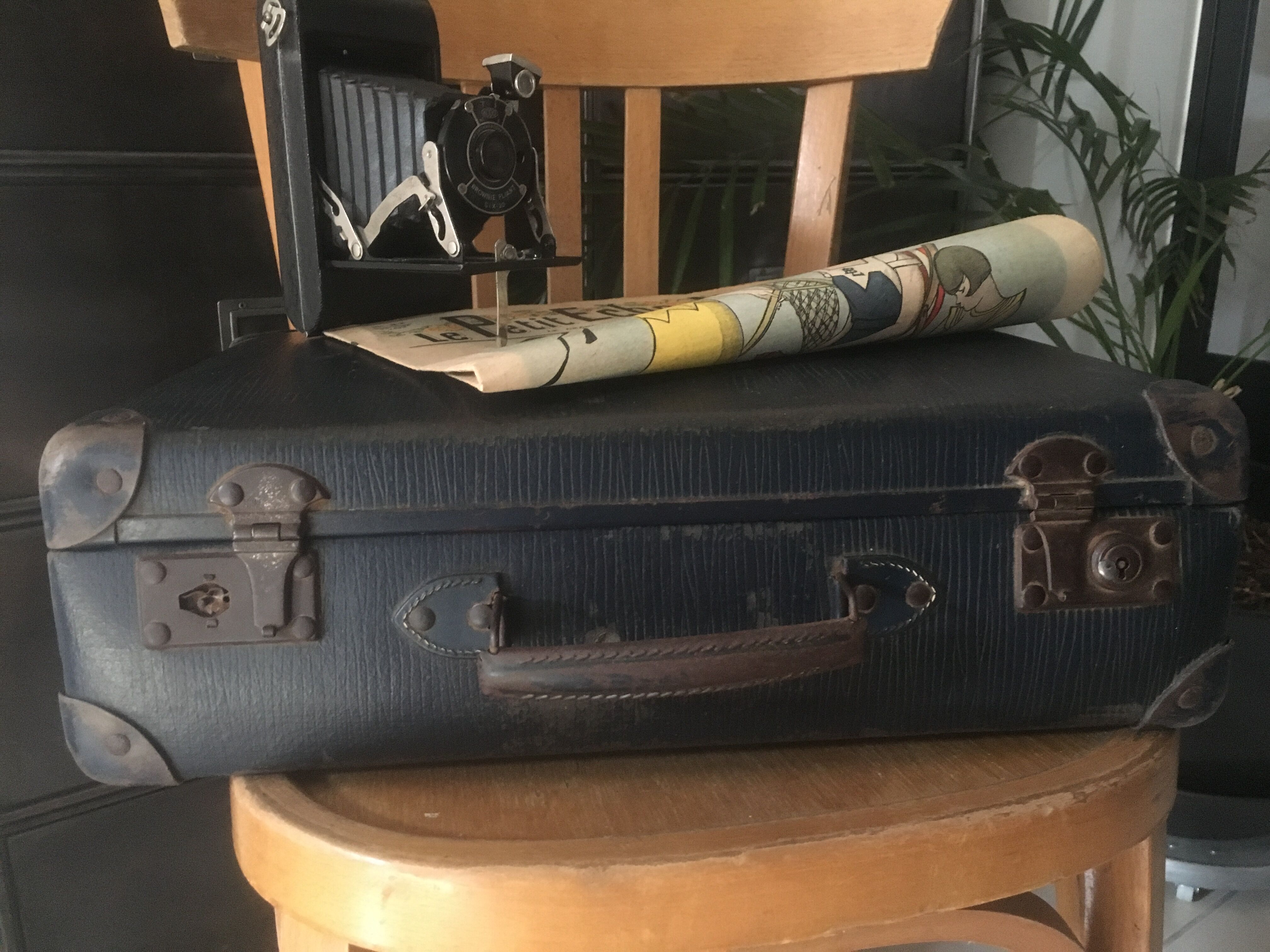 Suitcase reinforced cardboard