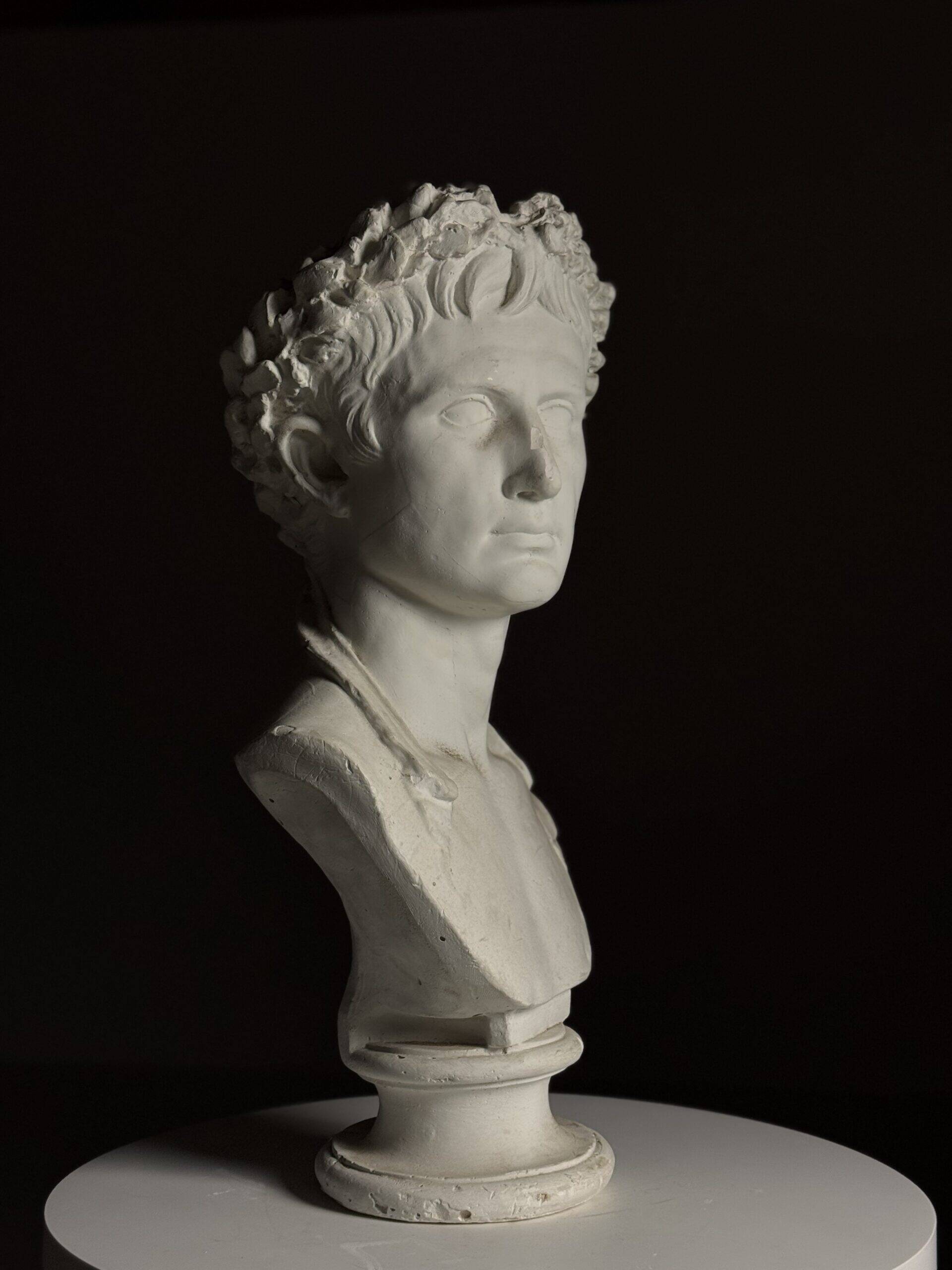 Buste en plâtre de l'empereur Auguste