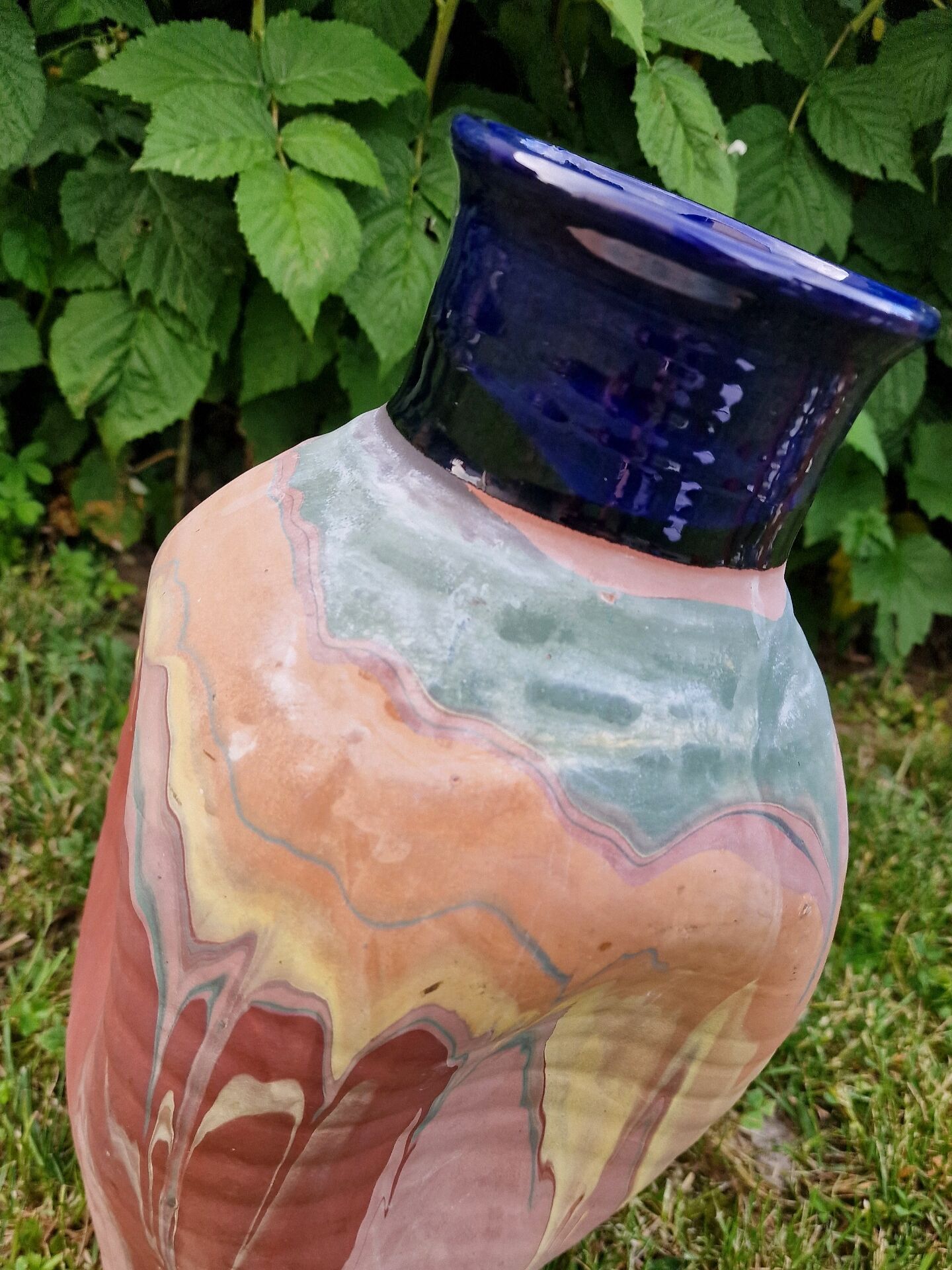 Large ceramic vase, mixed earths - signed - quadrilobed