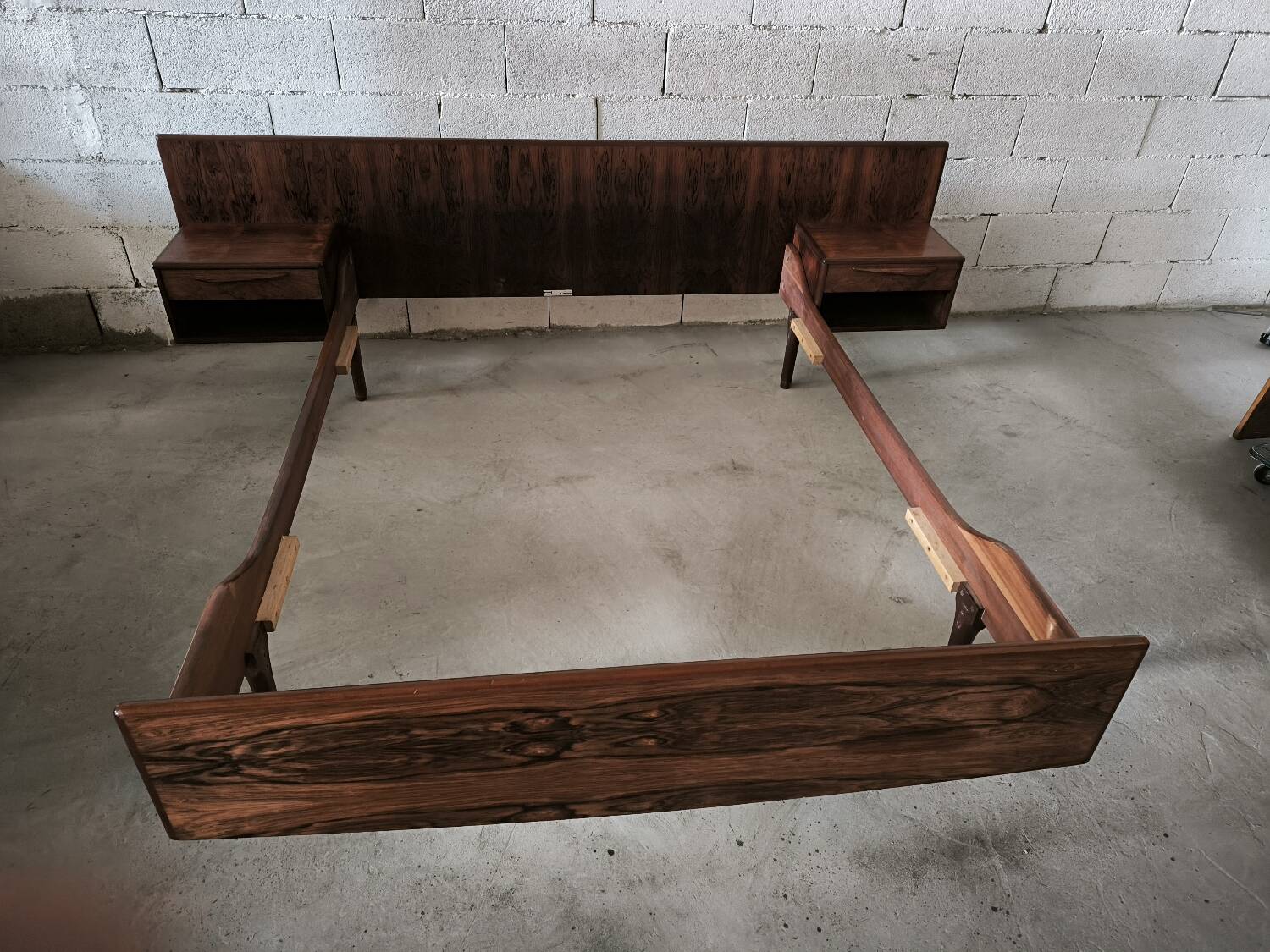 Lit scandinave en palissandre vintage