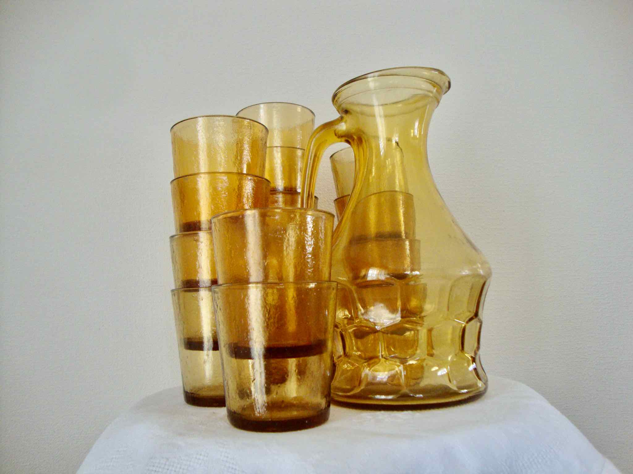 Carafe service and 15 vintage glasses