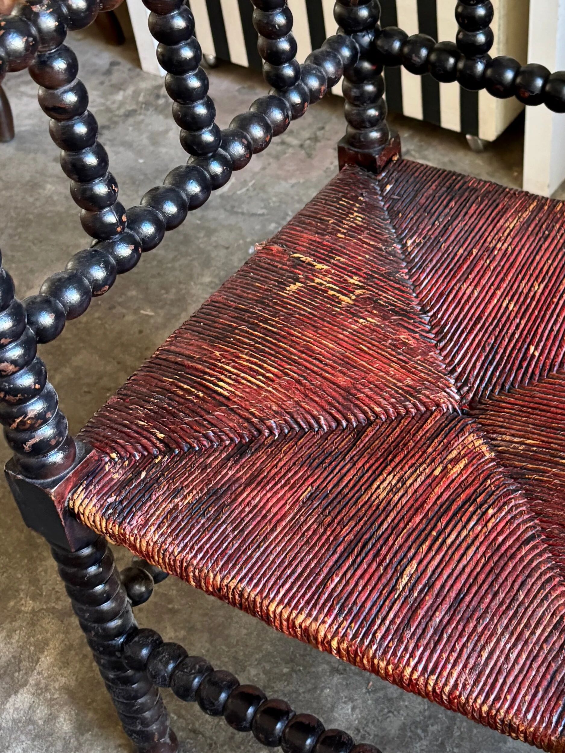 Corner chair in turned black wood and straw