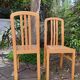 Chaises en bois et cannage