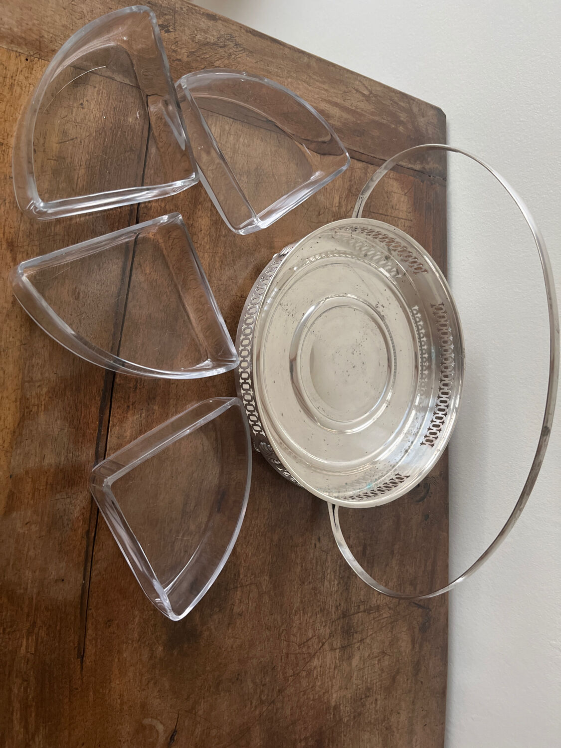 Serving tray with glass raviers