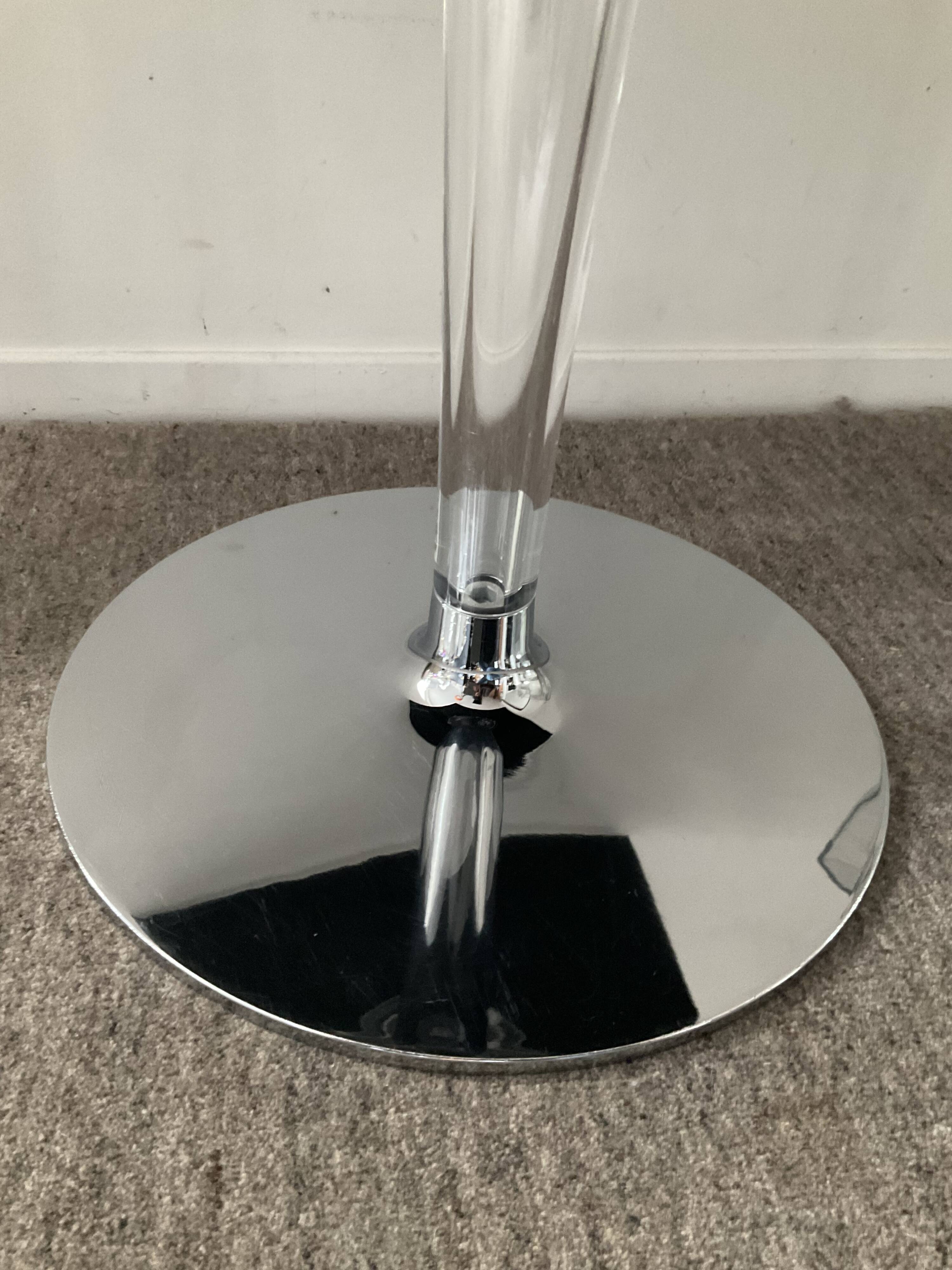 Ensemble Philippe Starck Kartell table à manger Top Top et 2 fauteuils Louis Ghost