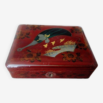 Small lacquered wooden box decorated with fans and birds.