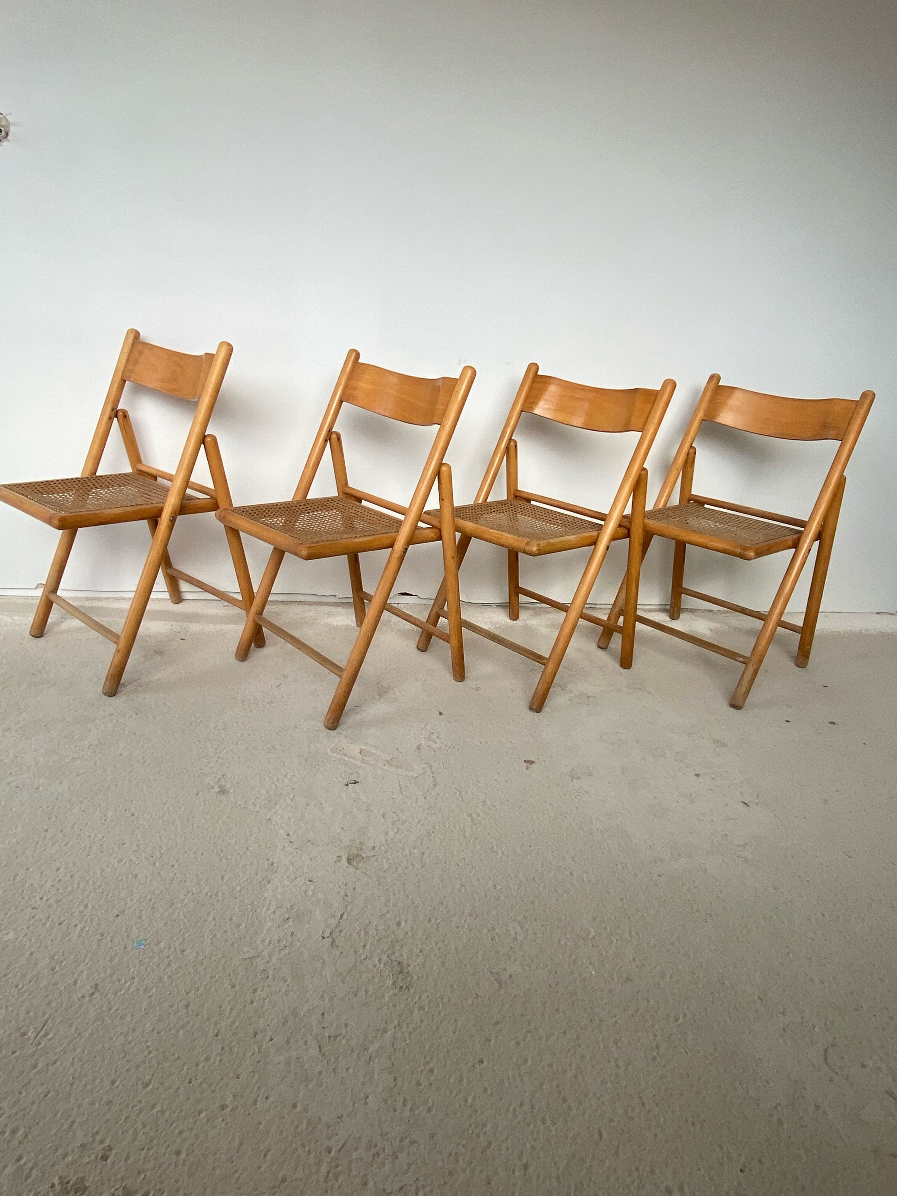 Set of 4 folding chairs, vintage design, wooden structure and canned seat. Around 1970