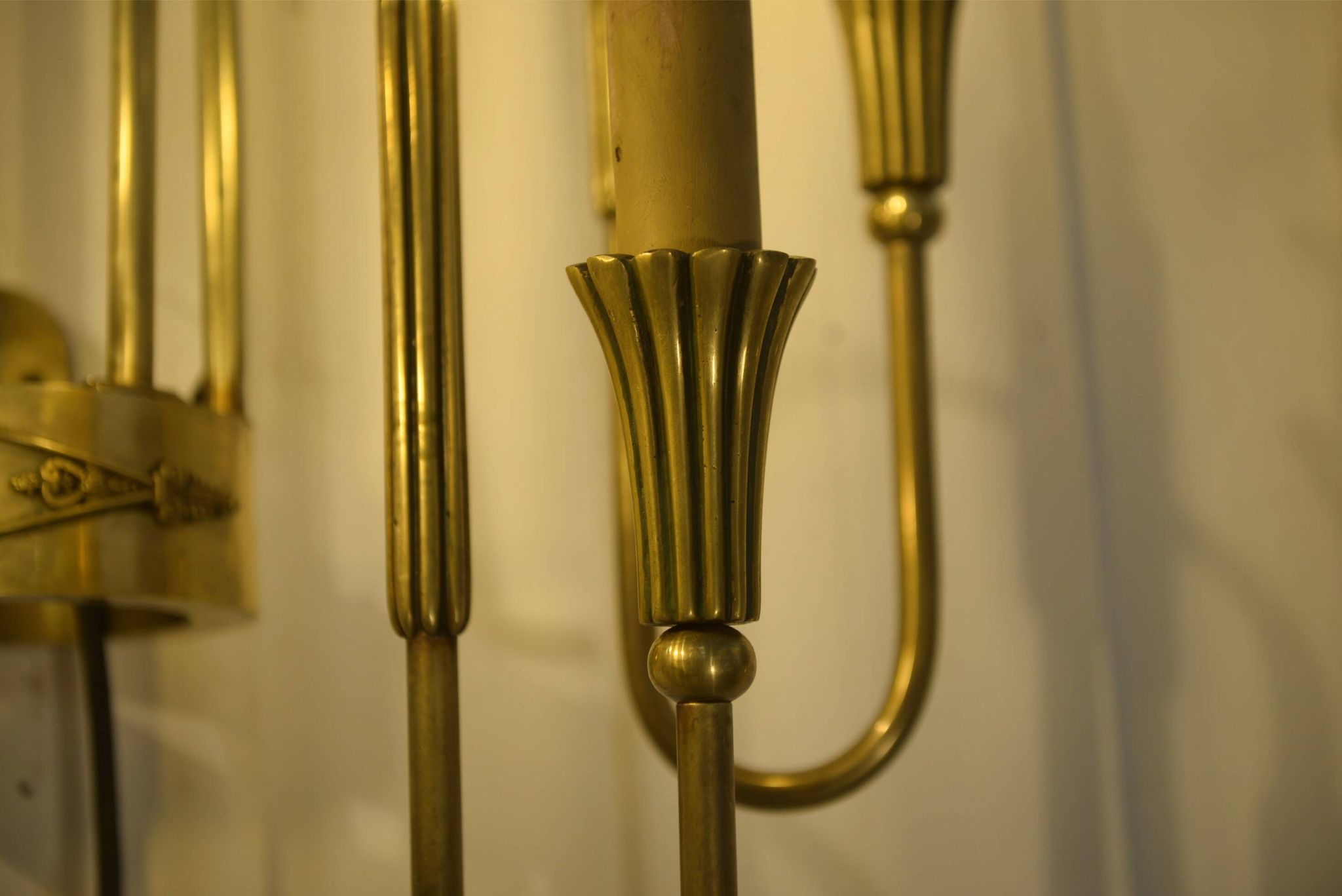 Monumental bronze wall light with 5 arms, neoclassical Art Deco from the 1940s.