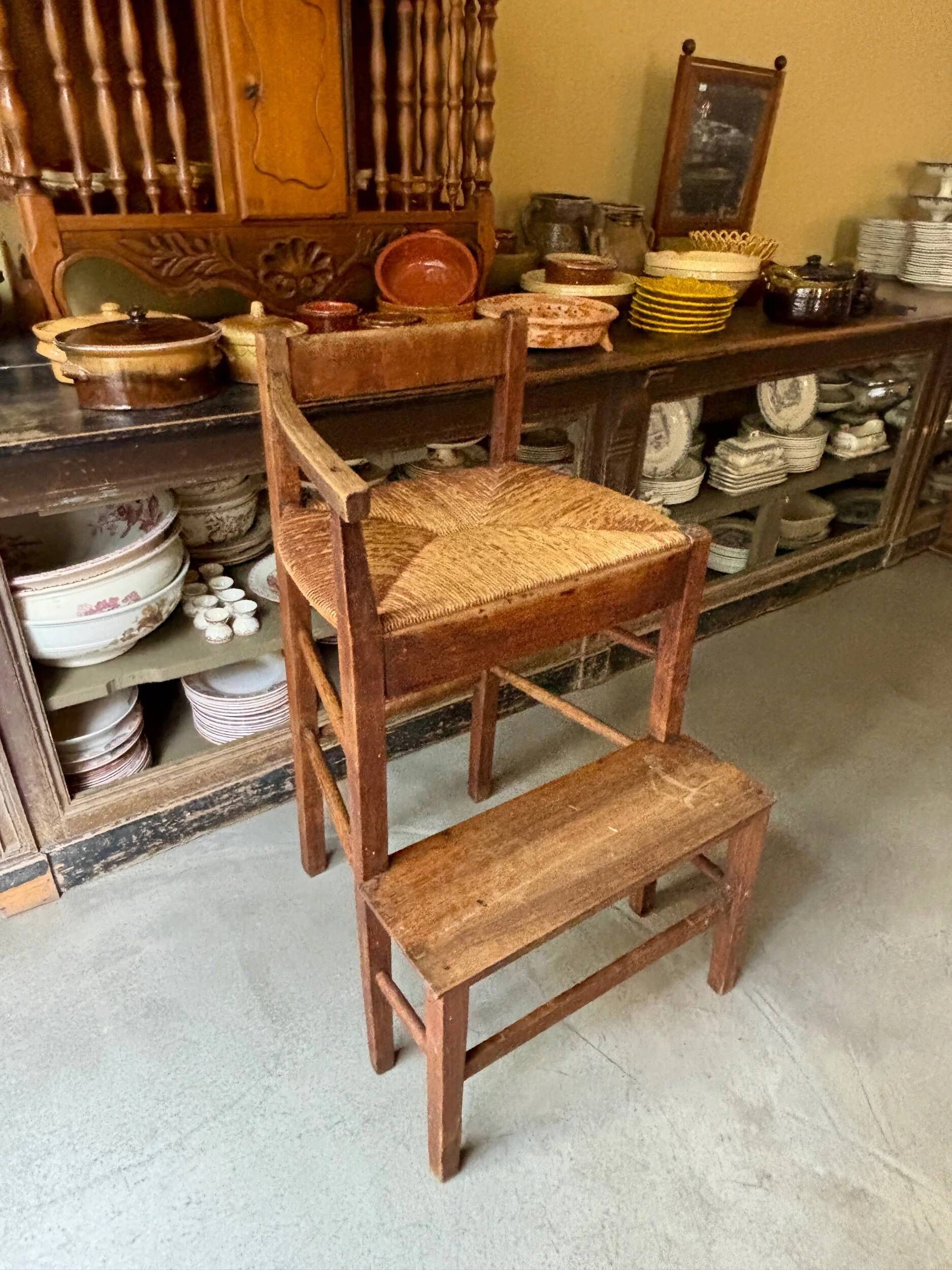 Chaise haute de métier en bois et paille