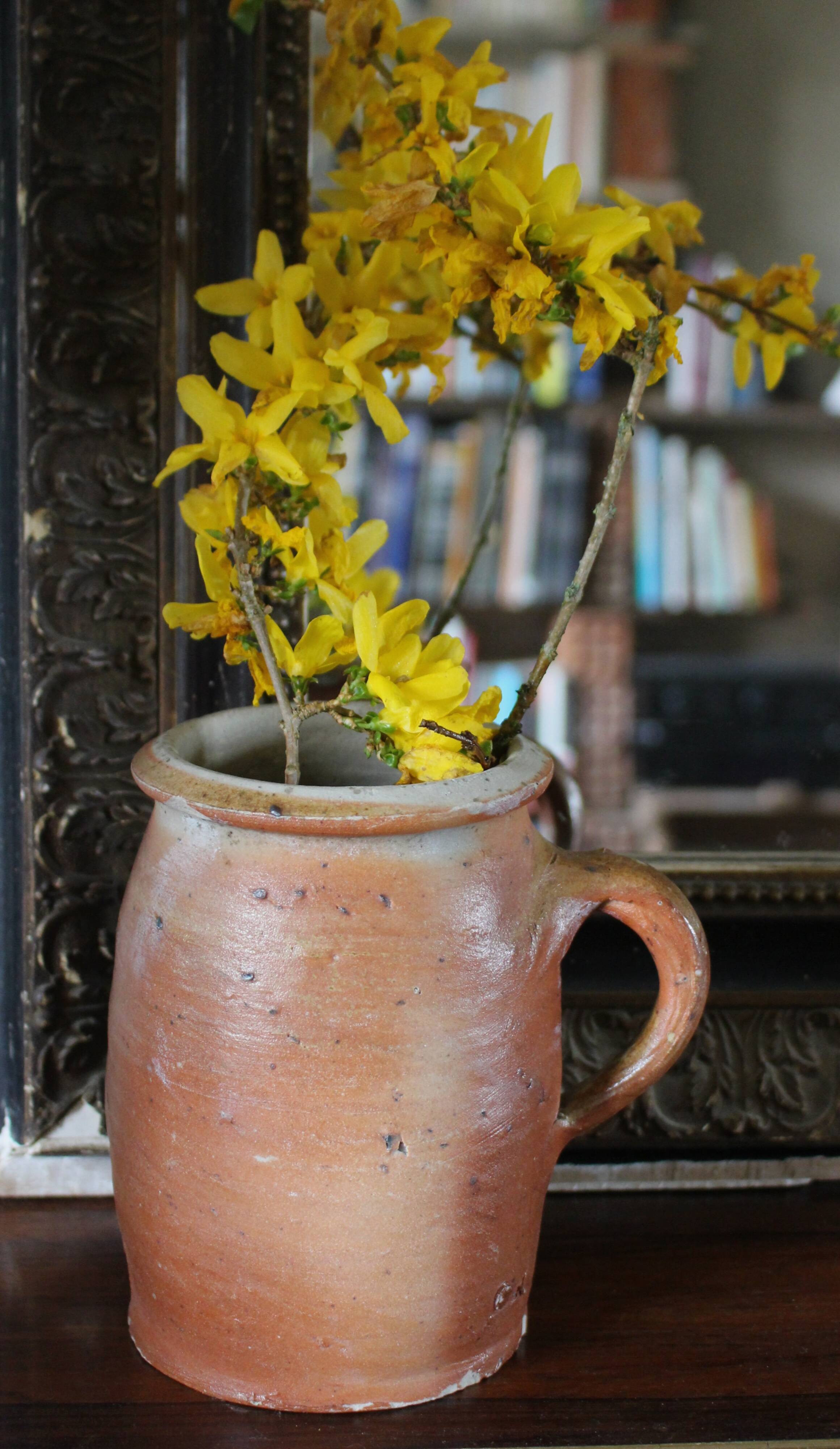 Round-handled terracotta pot vase