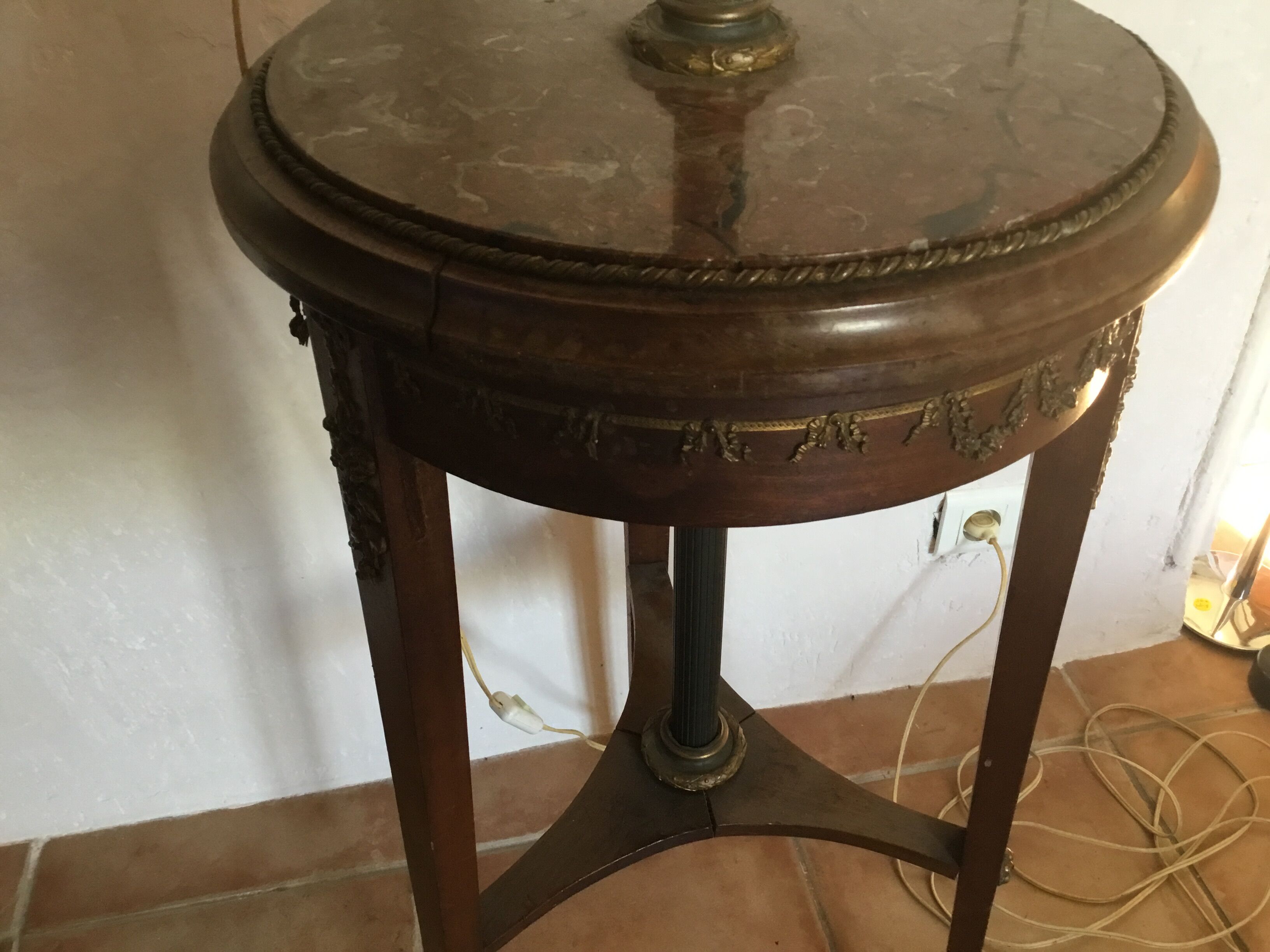 Healing-Lampadaire Side table decoration in bronze head and feet of goats