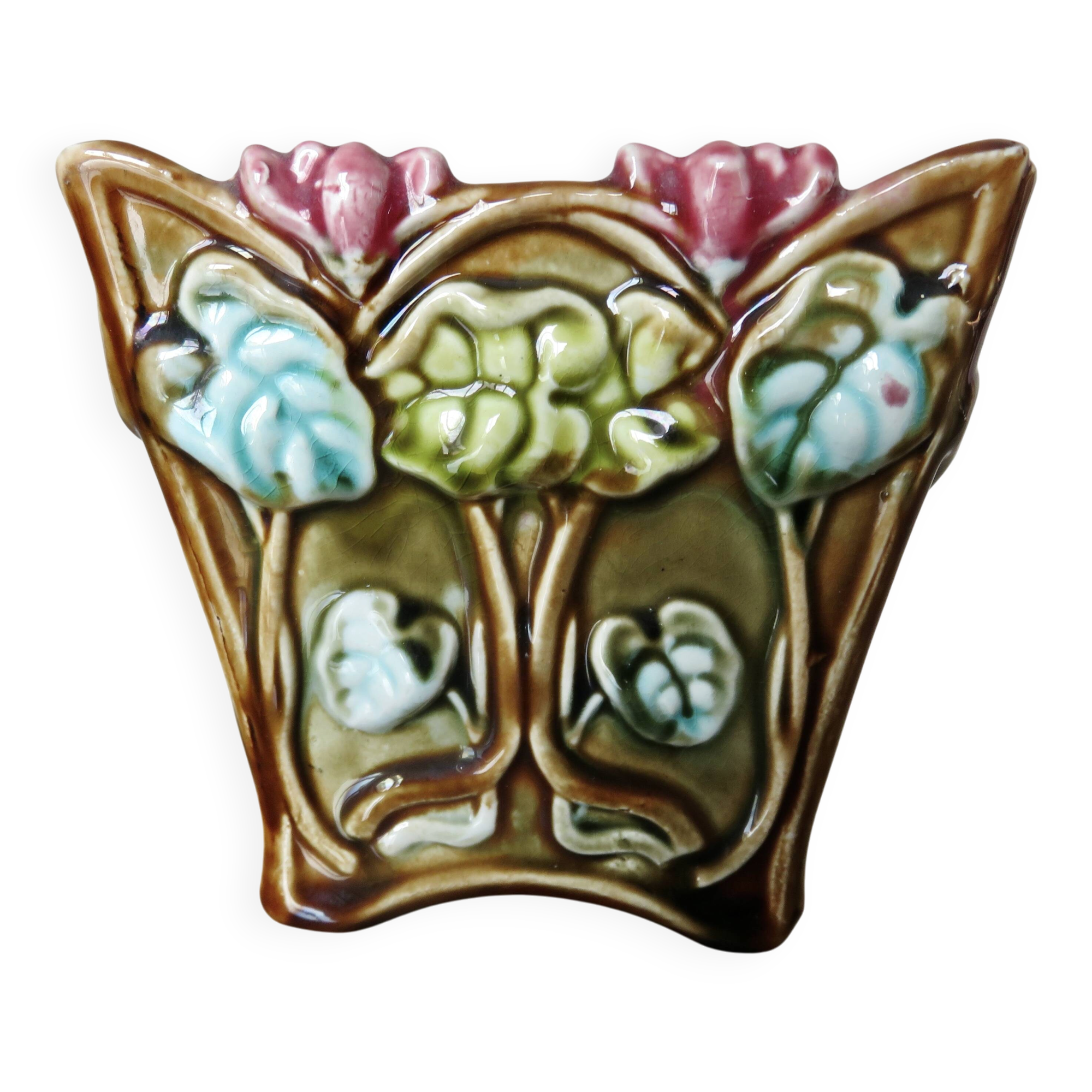 Vase, art nouveau cache pot, in barbotine, Onnaing majolica with floral motif.