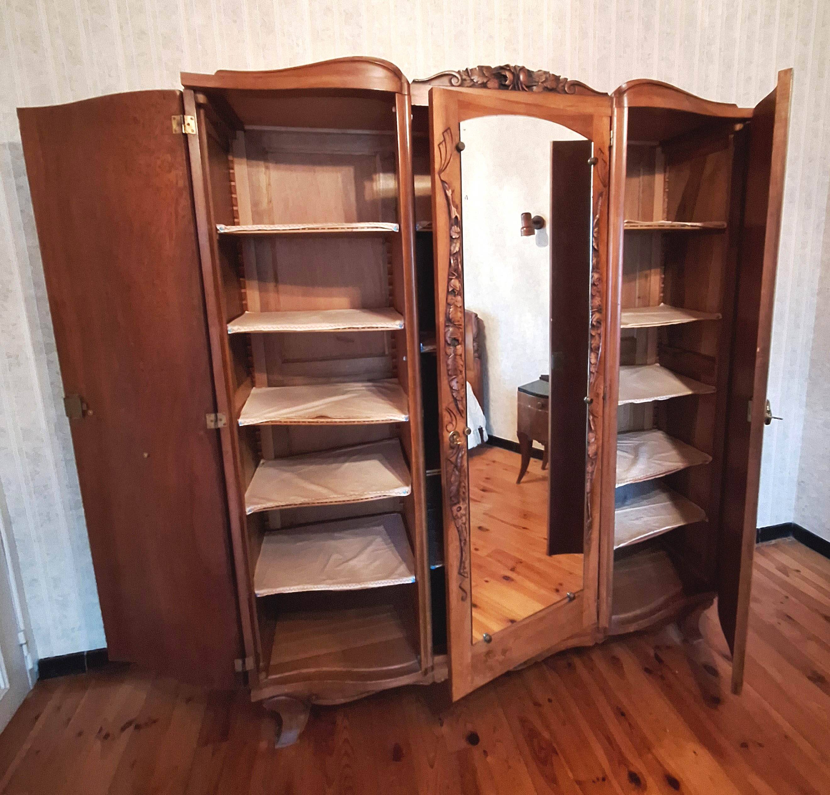 3-door wardrobe with walnut burl decoration