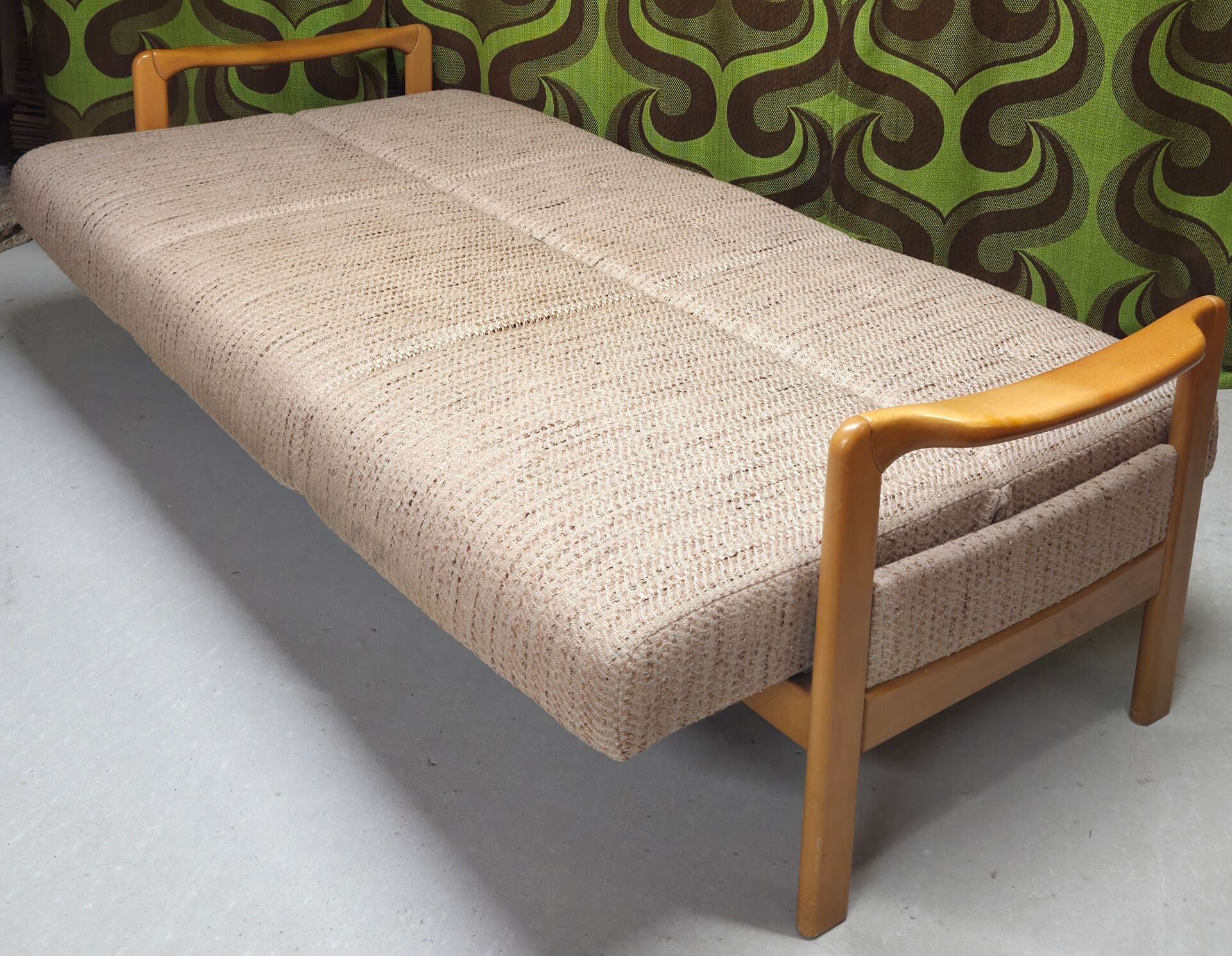 Vintage 1970s convertible sofa/daybed