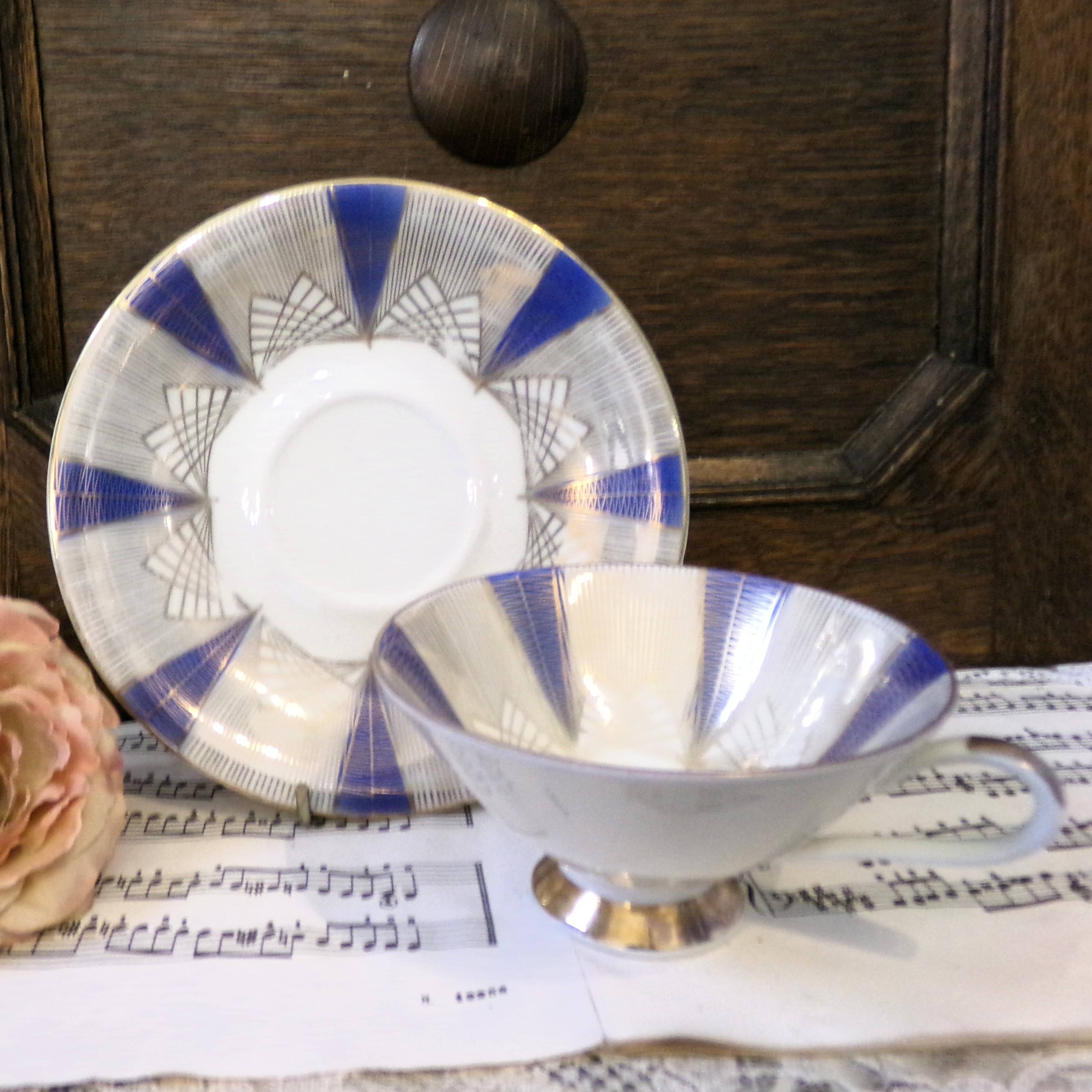 Trio de tasses à thé Linding Porzellan, motif soleil bleu et or