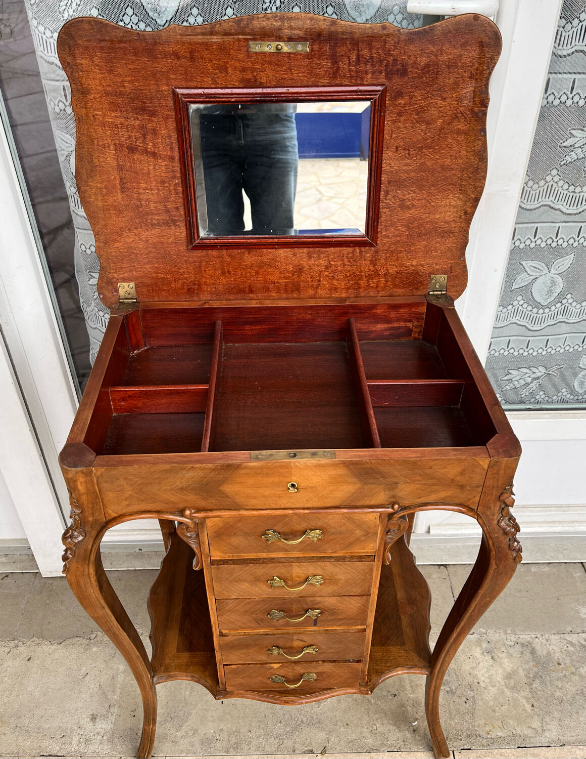 Dressing table in wood marquetry