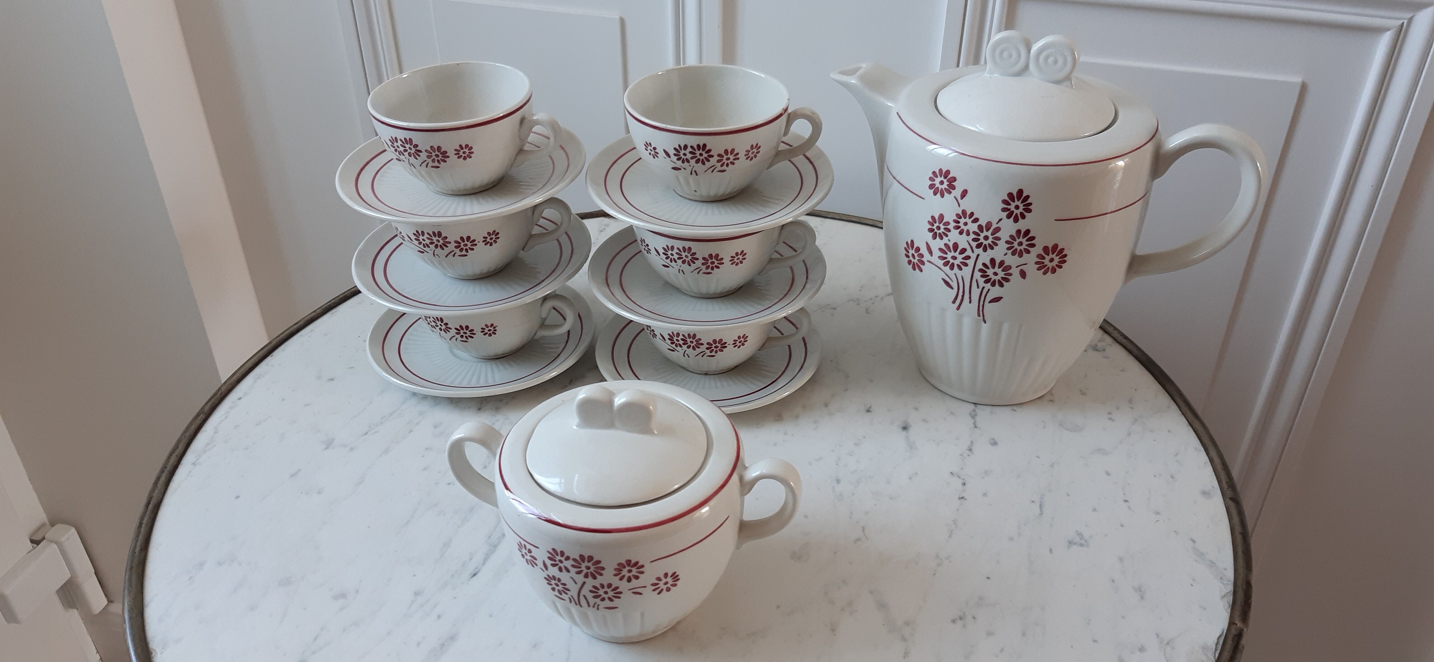 Coffee service KG Lunéville consisting of a coffee maker, 6 cups and a sugar bowl years 30-40