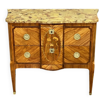 Chest of drawers with a central projection from around 1880