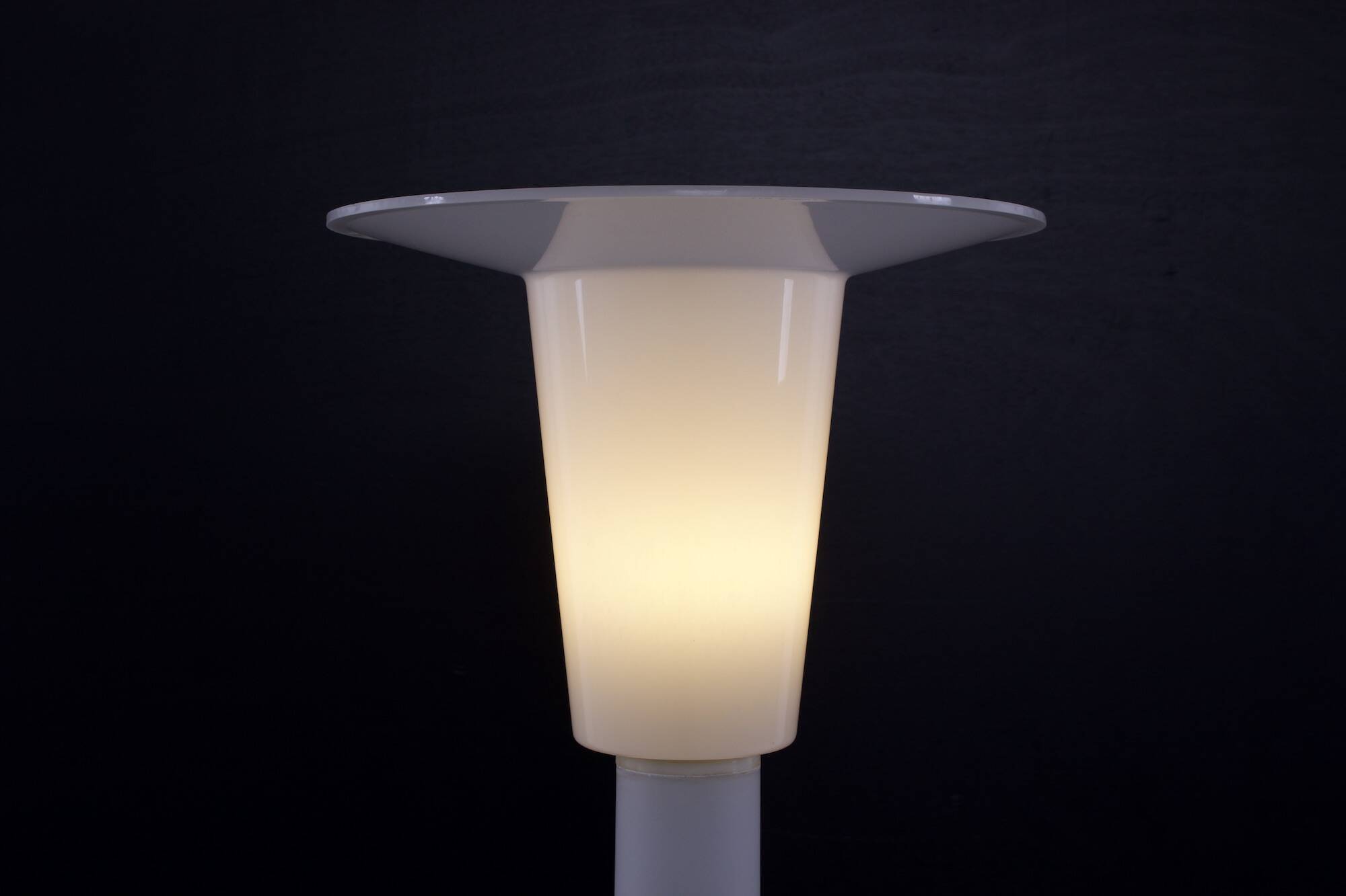 Large Luxus Sweden lamp.