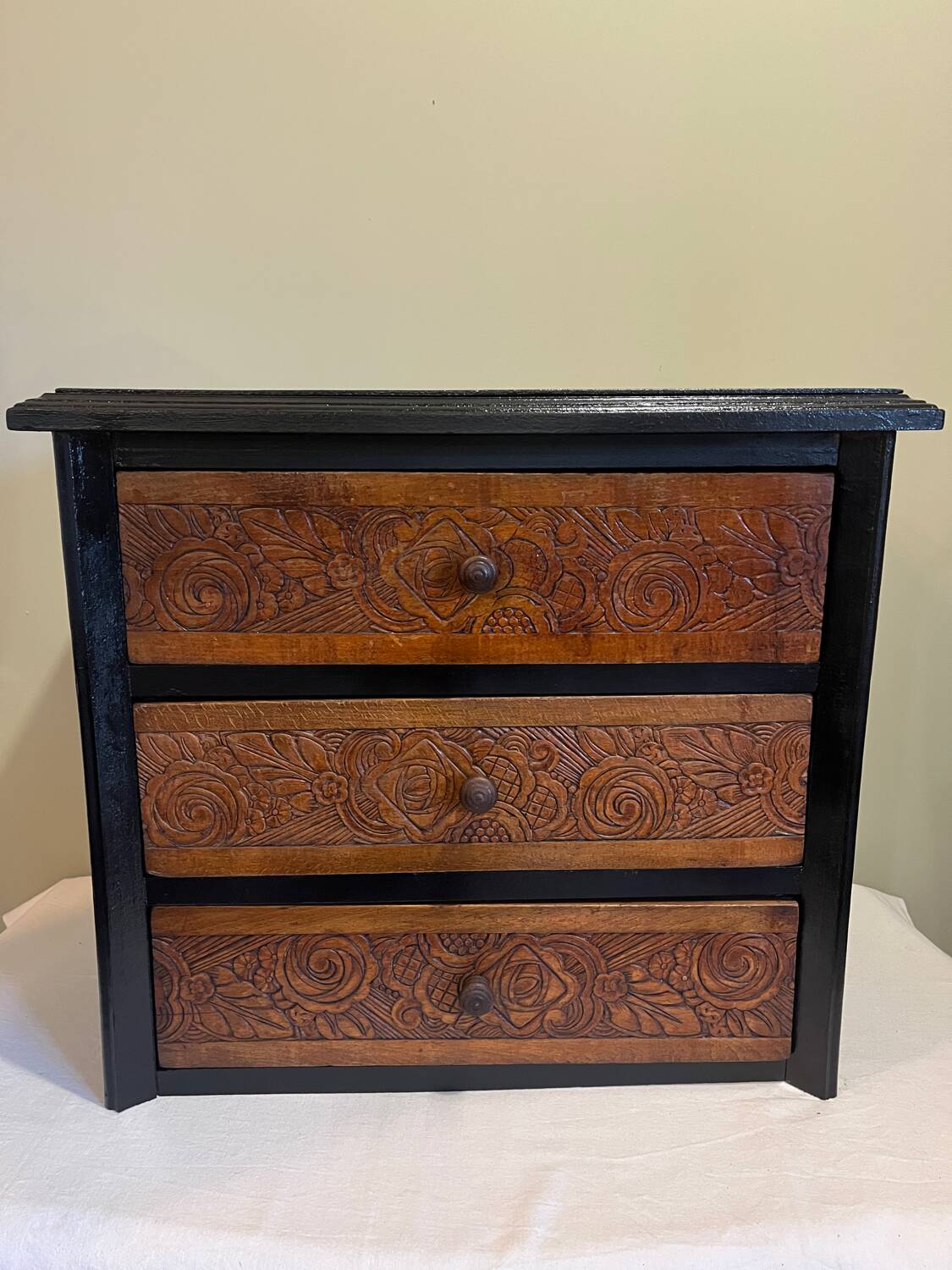 Art Deco chest of drawers