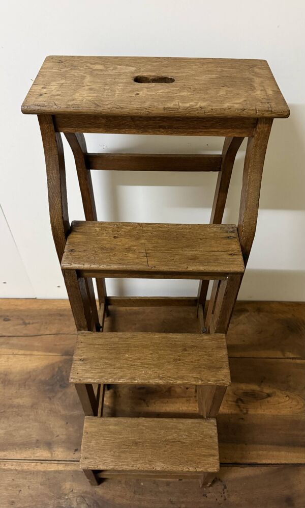 Tabouret se transformant en escabeau