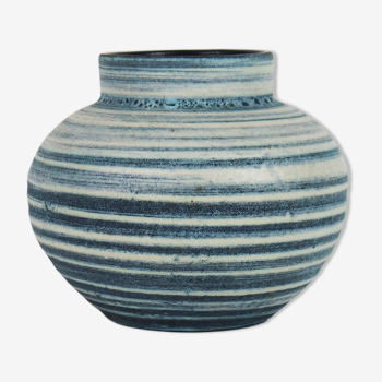 Ceramic vase from Accolay