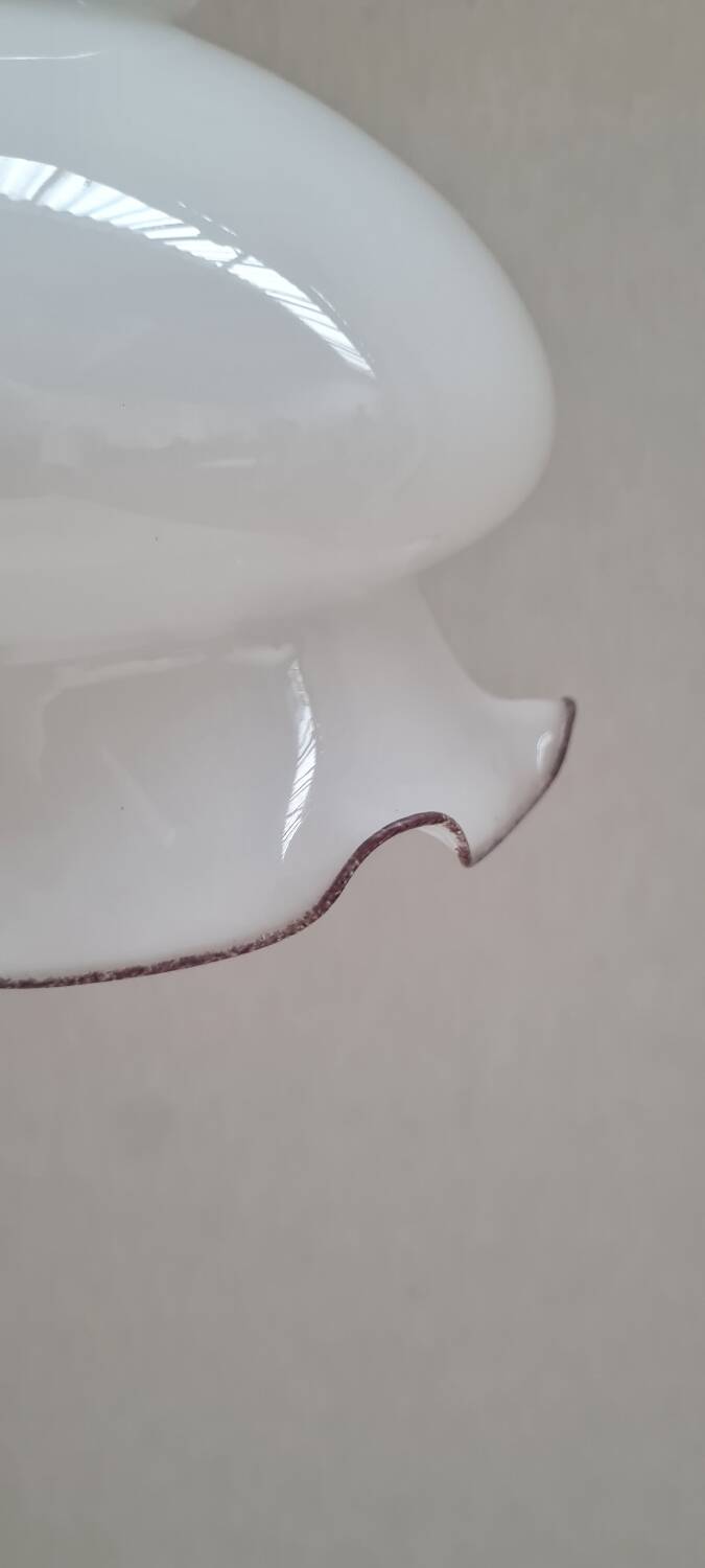 Suspension fleur en opaline laiteuse
