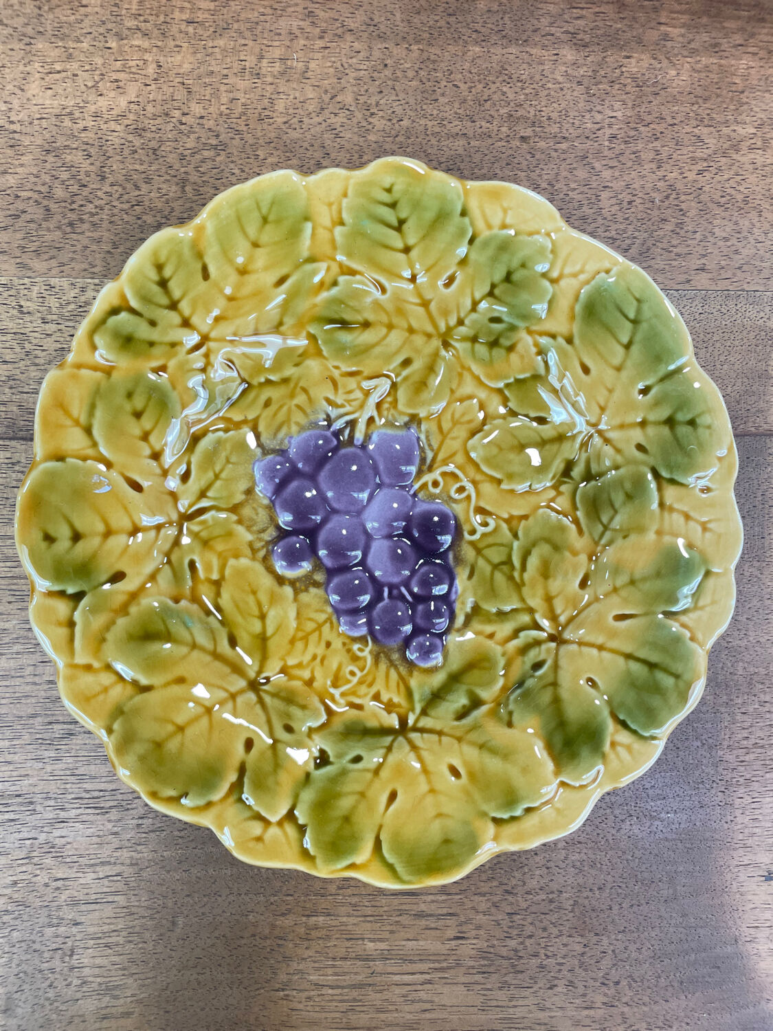 6 dessert plates in Sarreguemines barbotine.