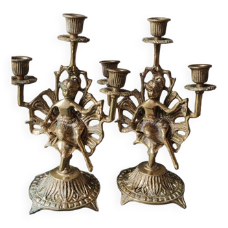 Paire de chandeliers à 3 feux de lumière. style baroque/art nouveau. putti/angelot/chérubin. en bronze patine dorée. 29 x 19 cm
