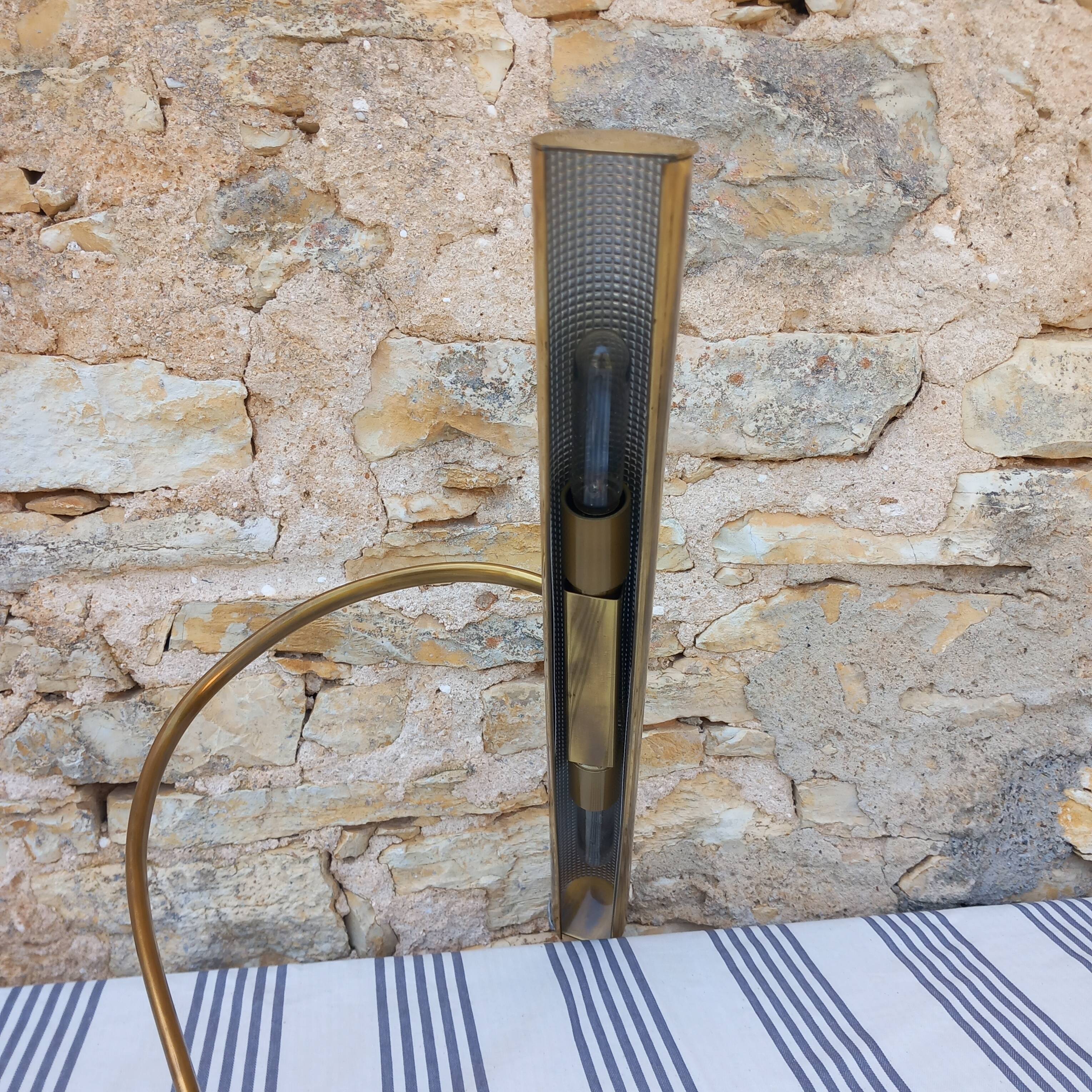 Brass wall light for picture lighting