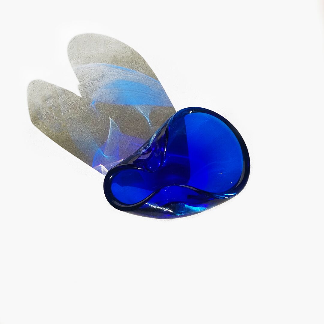 Thick glass marine pocket vase from Murano